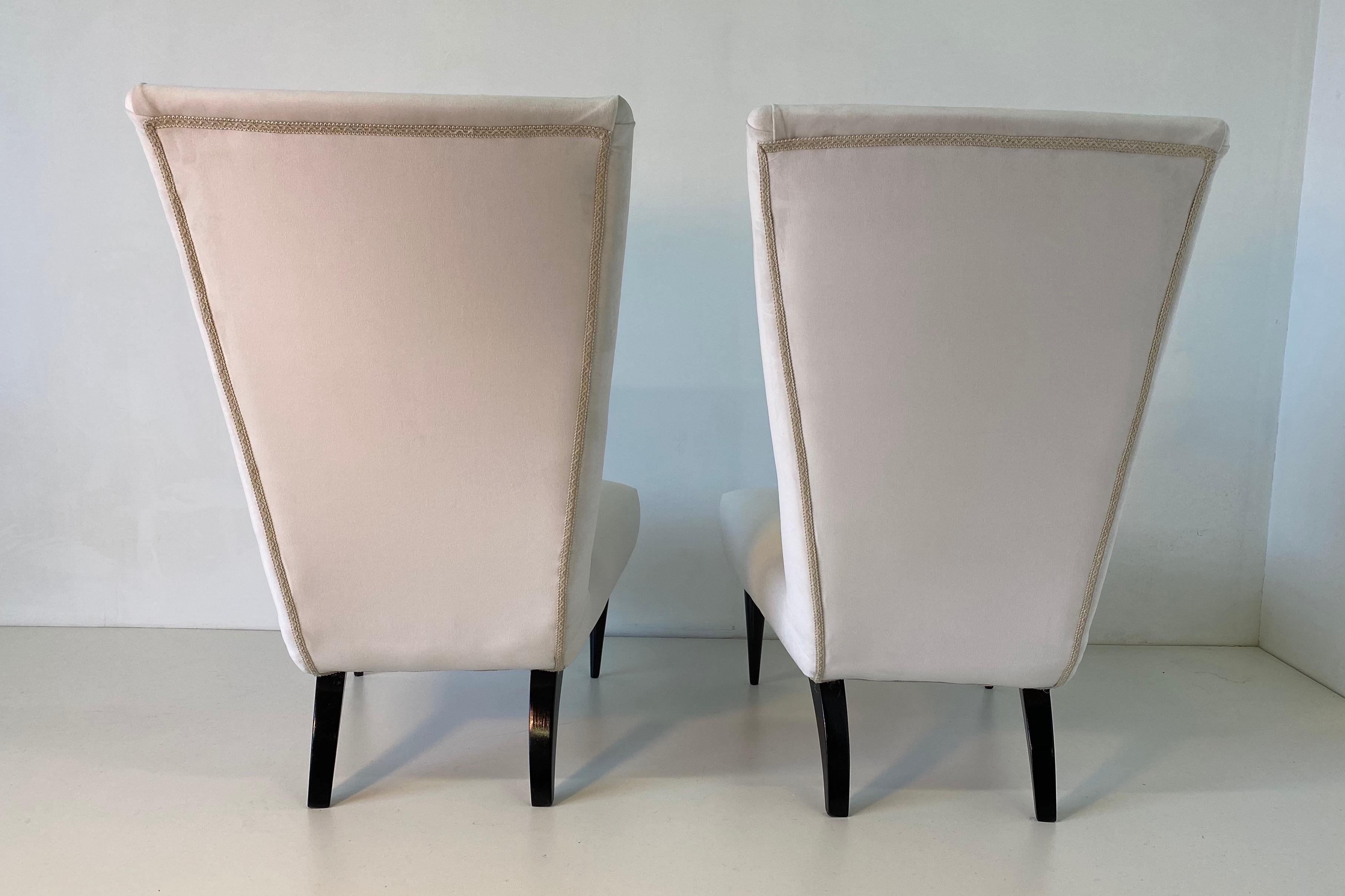 Pair of Italian Black Lacquered and White Velvet Armchairs, 1940s For Sale 1