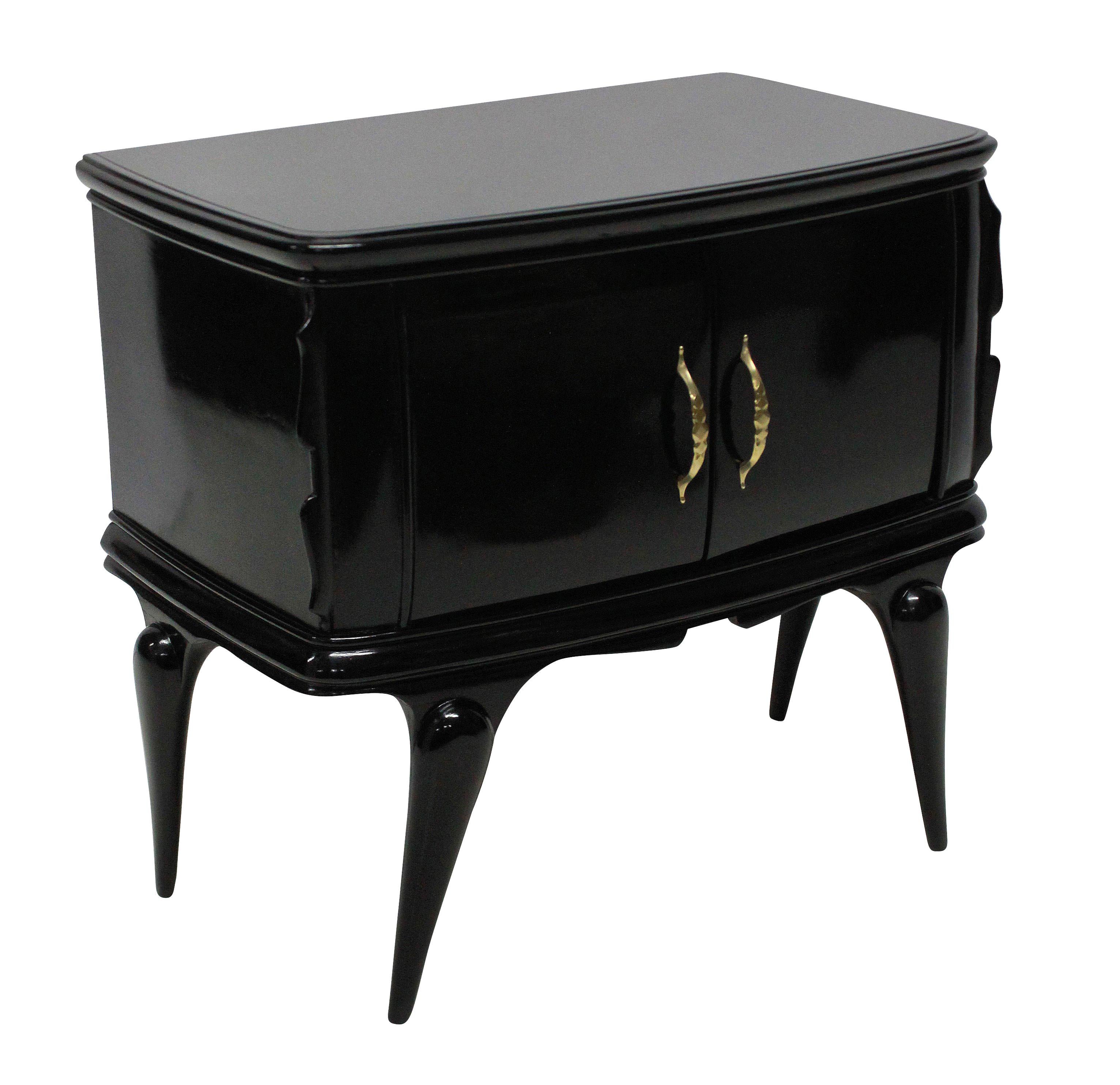 Pair of Italian Black Lacquered Midcentury Nightstands In Good Condition In London, GB