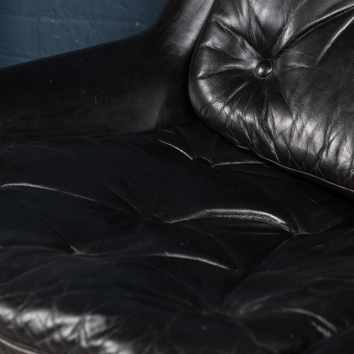 Pair of Italian Black Leather Lounge Chairs, circa 1970 7