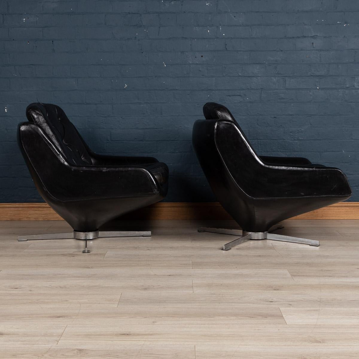Pair of Italian Black Leather Lounge Chairs, circa 1970 1