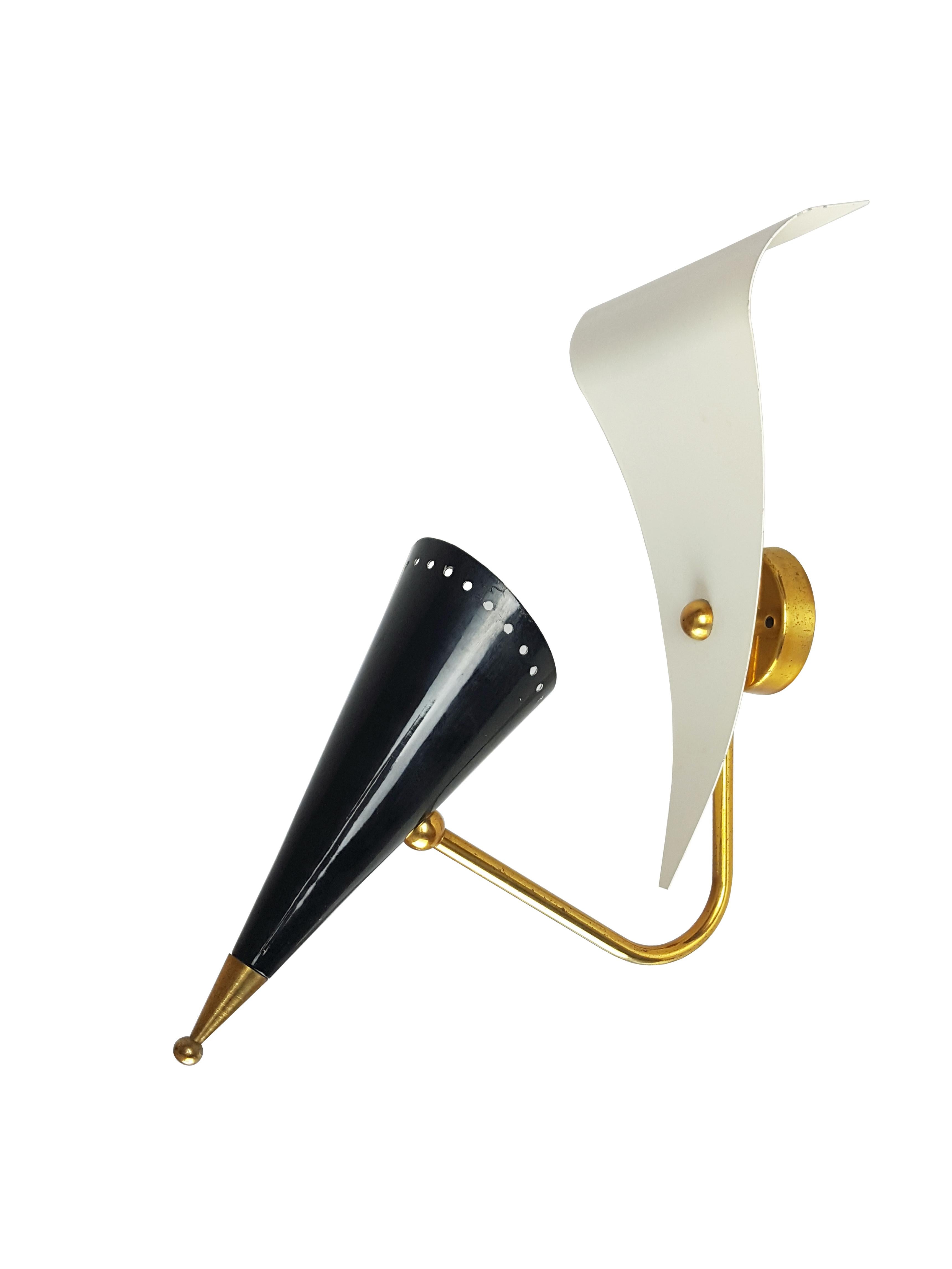 Pair of italian Black & White aluminum & Brass Mid-Century sconces by Gilardi &  In Good Condition For Sale In Varese, Lombardia