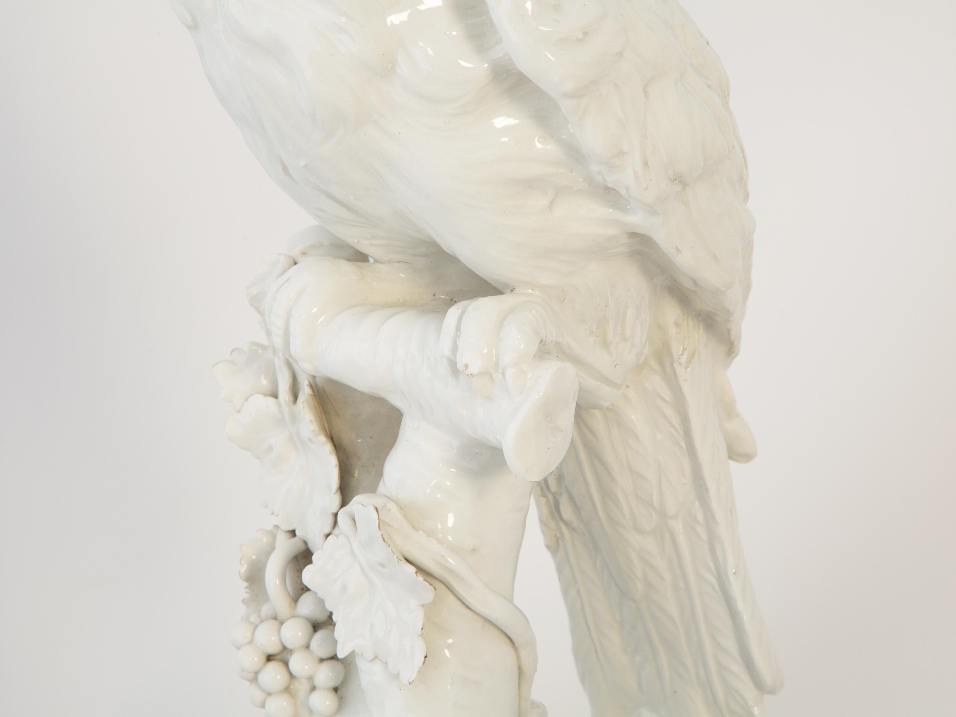 Paar italienische Blanc de Chine-Cockatiel-Lampen aus Blanc de Chine im Zustand „Gut“ im Angebot in West Palm Beach, FL