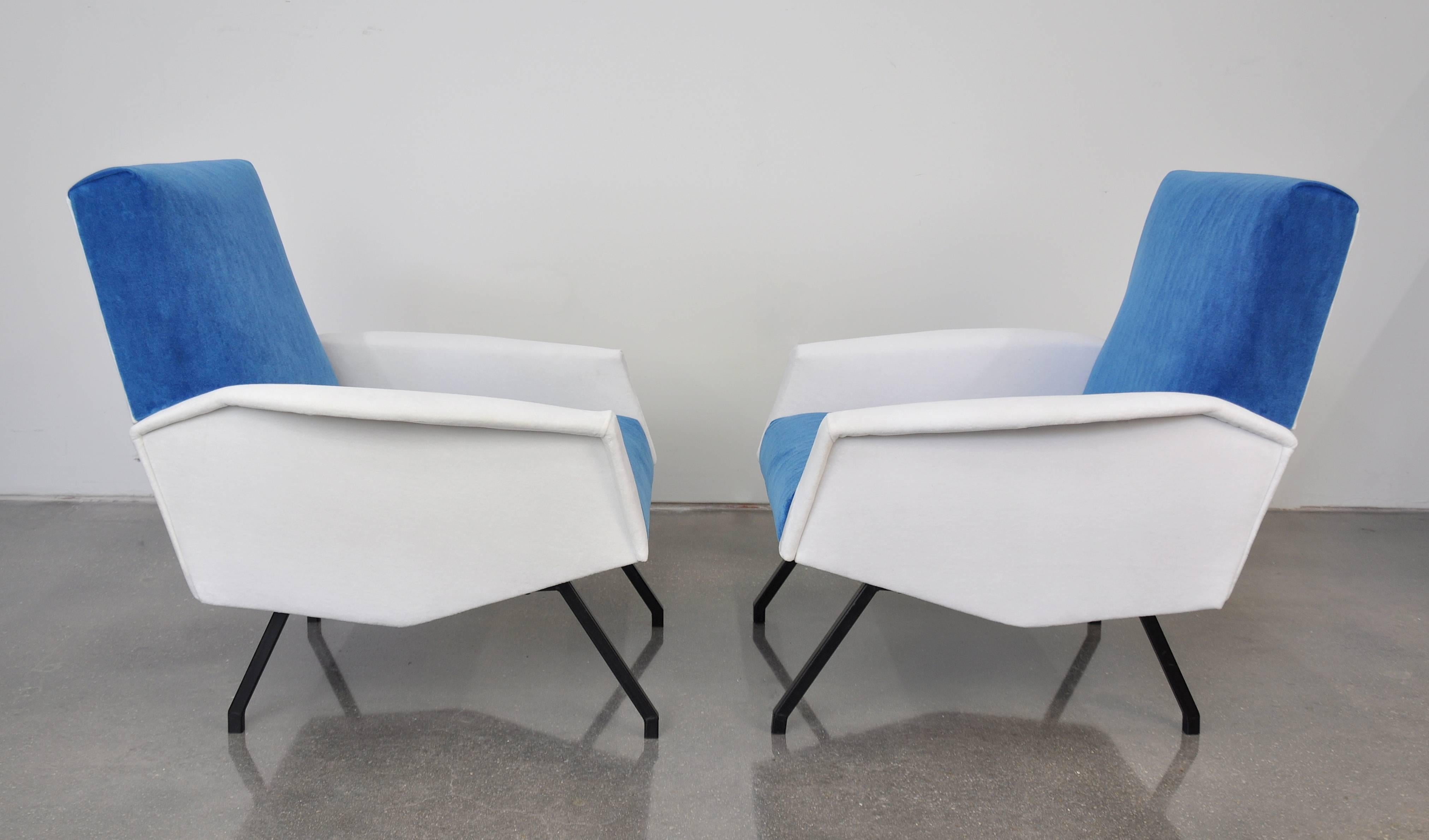 Mid-Century Modern Pair of Italian Blue and White Velvet Lounge Chairs