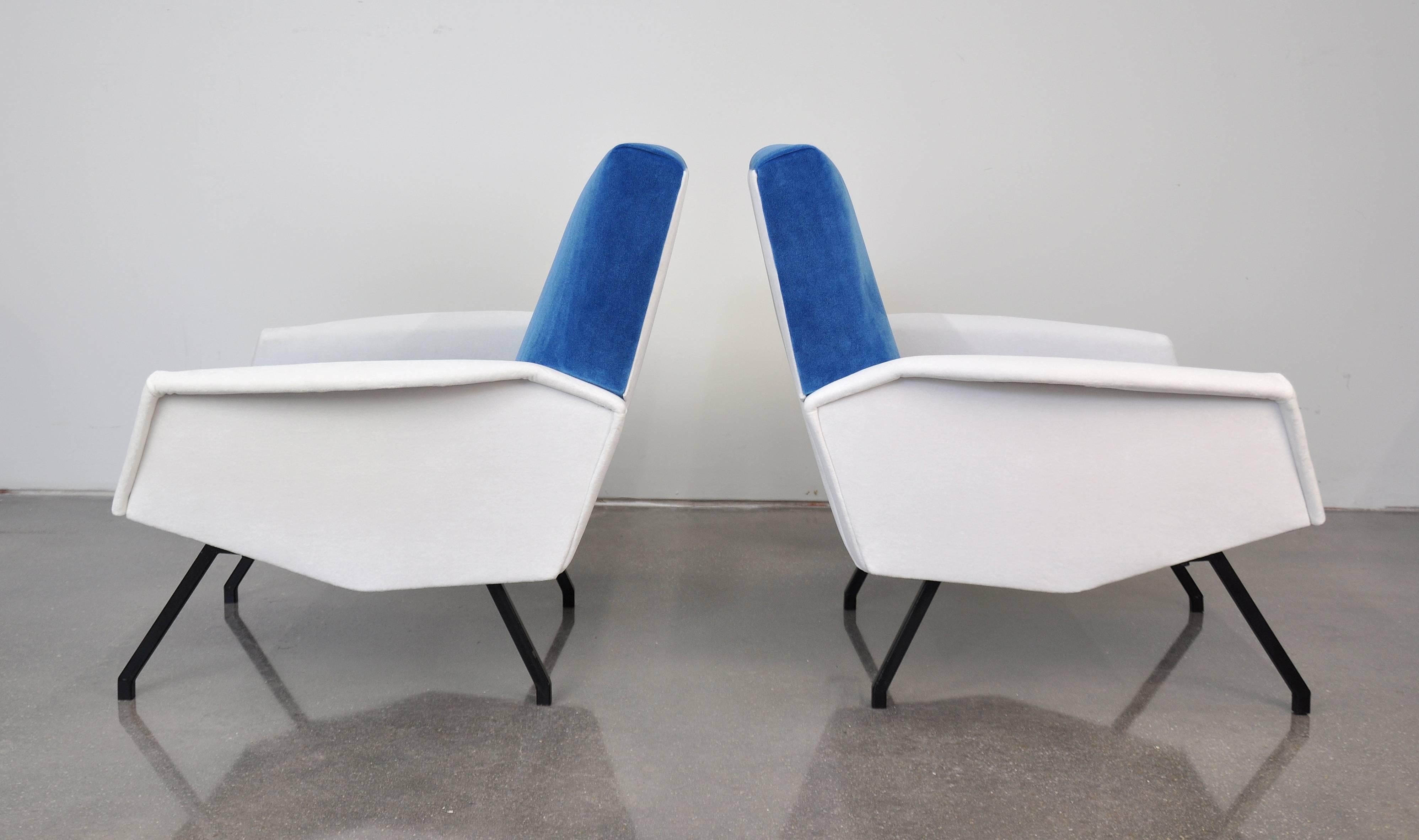 Pair of Italian Blue and White Velvet Lounge Chairs In Excellent Condition In Miami, FL