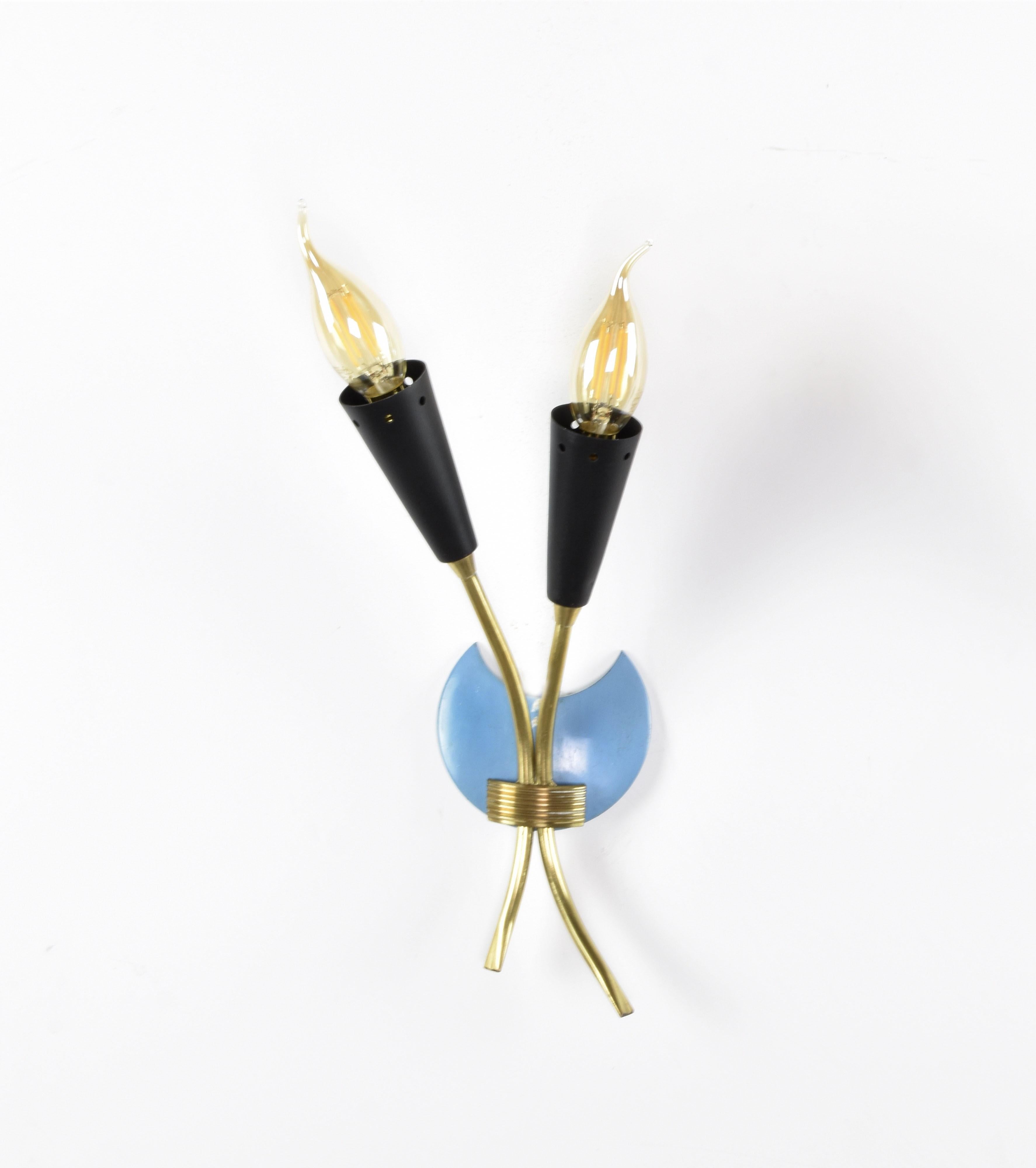 Paire d'appliques italiennes en laiton bleu, années 1950 Bon état - En vente à Paris, FR