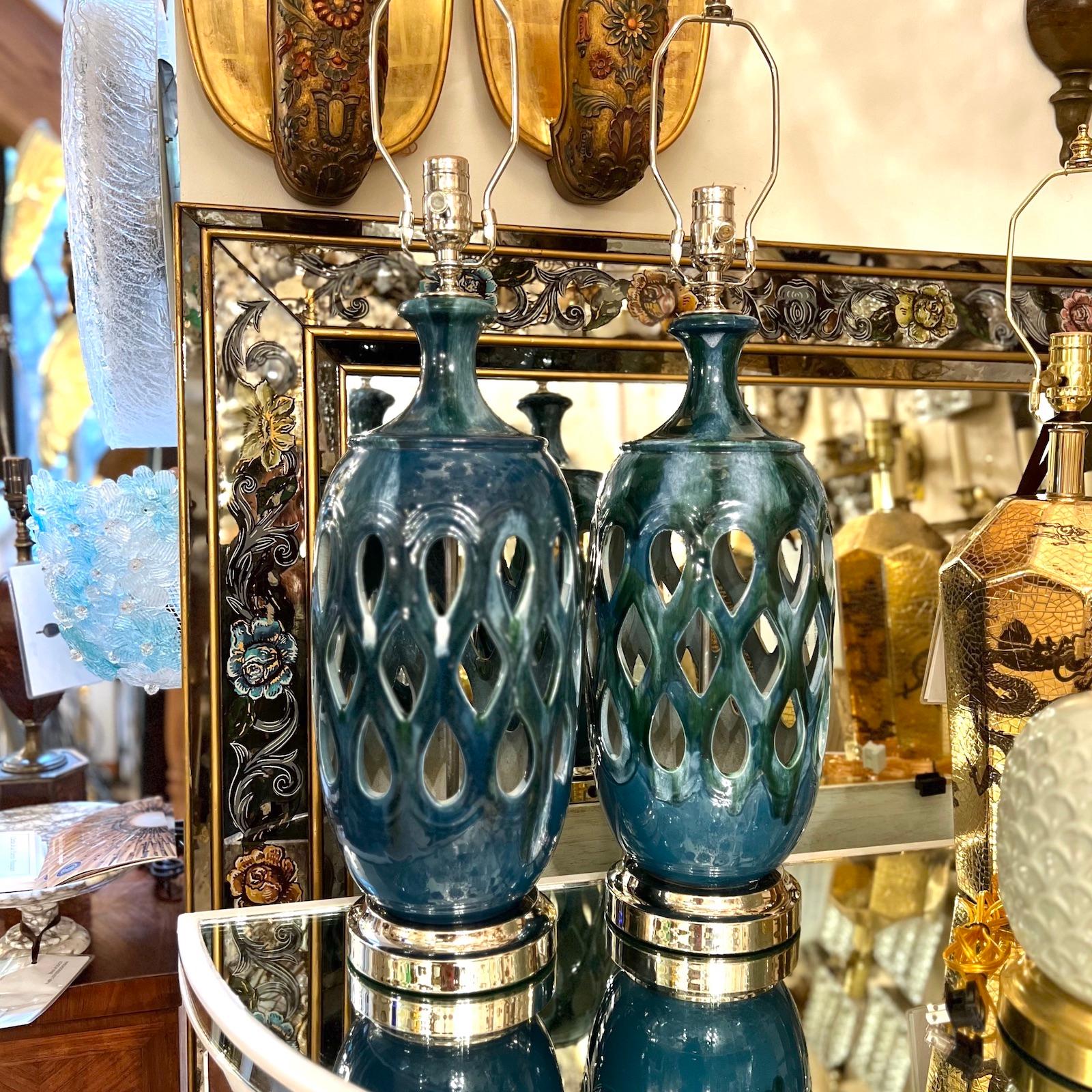 Pair of Italian Blue Porcelain Lamps In Good Condition For Sale In New York, NY