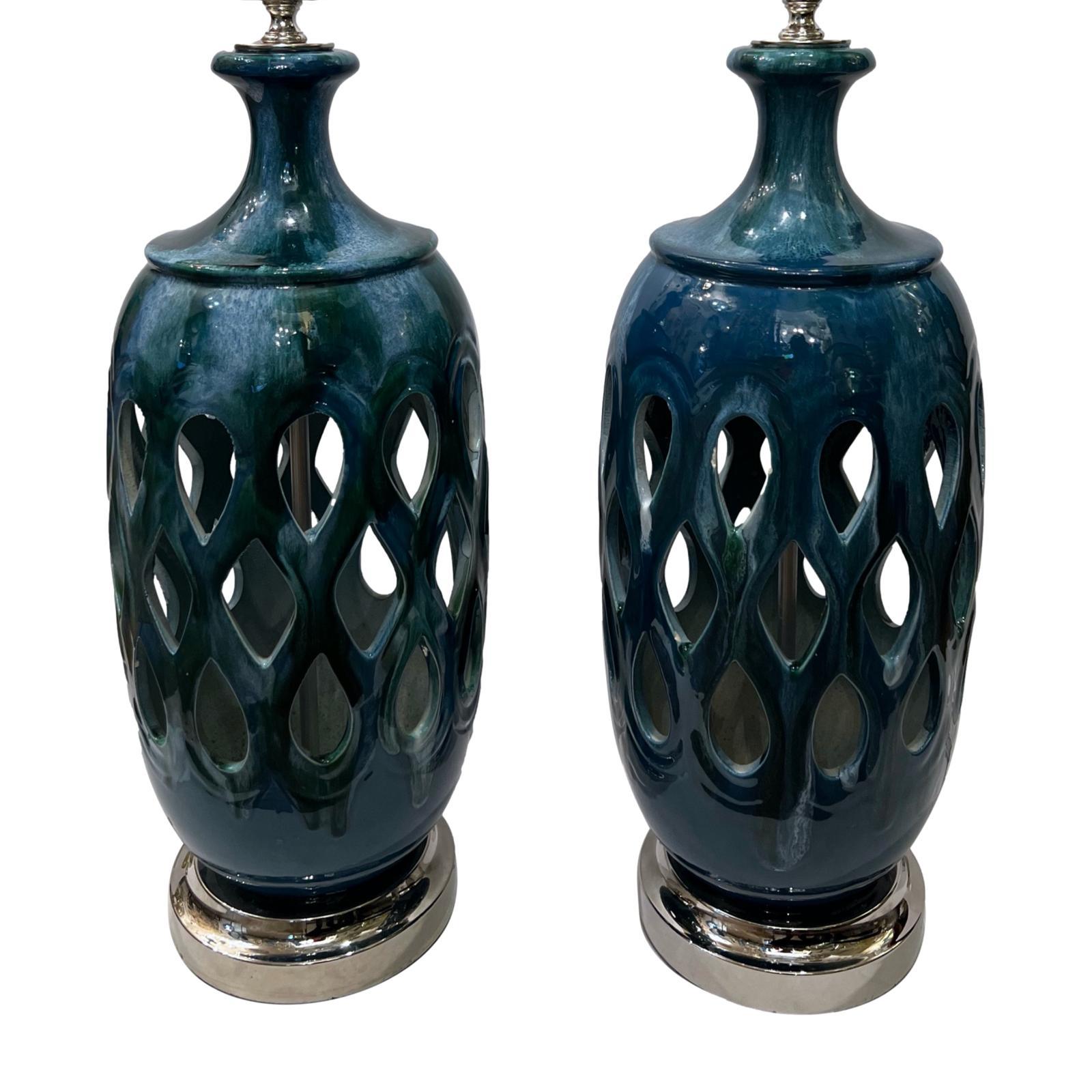 Mid-20th Century Pair of Italian Blue Porcelain Lamps For Sale