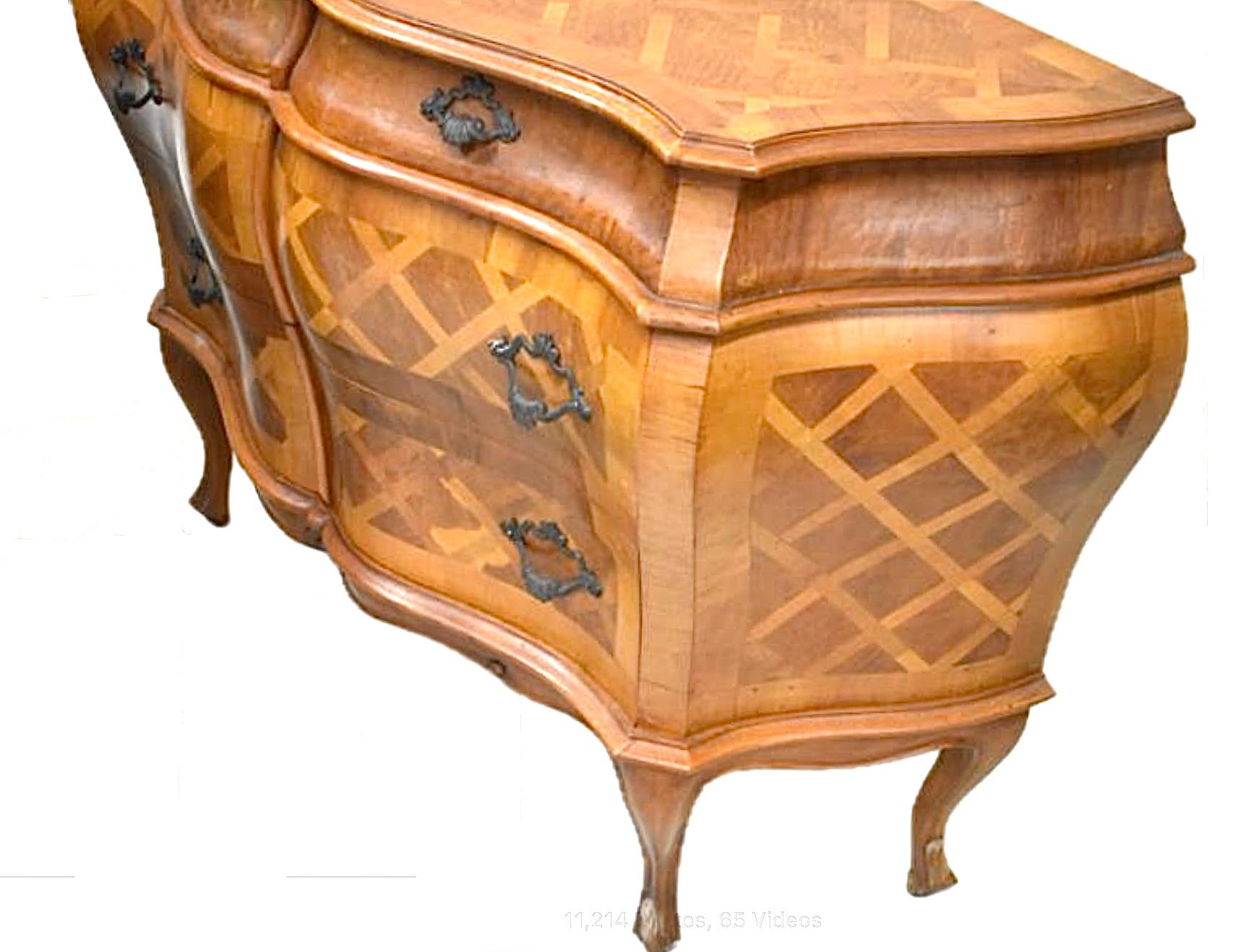 Paar italienische Bombay-Truhen mit Intarsien (Barock) im Angebot