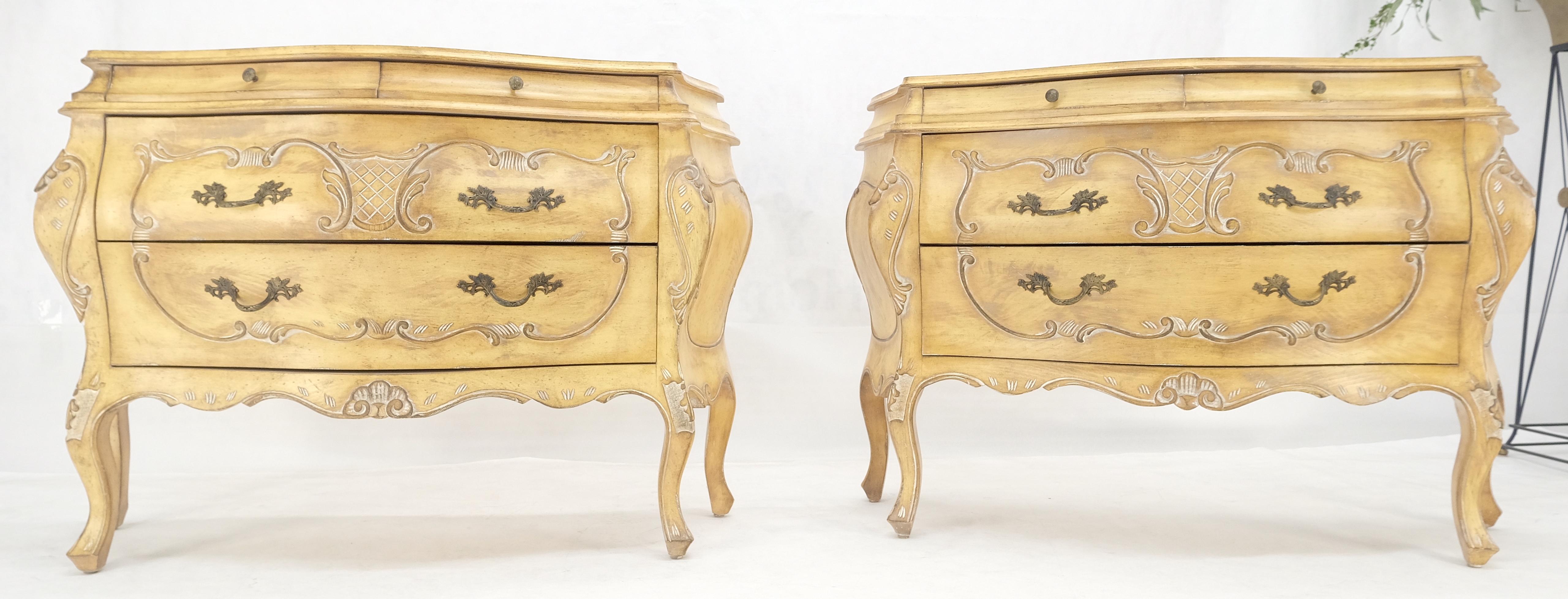 Coppia di comò decorativi italiani a 4 cassetti Finitura osso in vendita 7