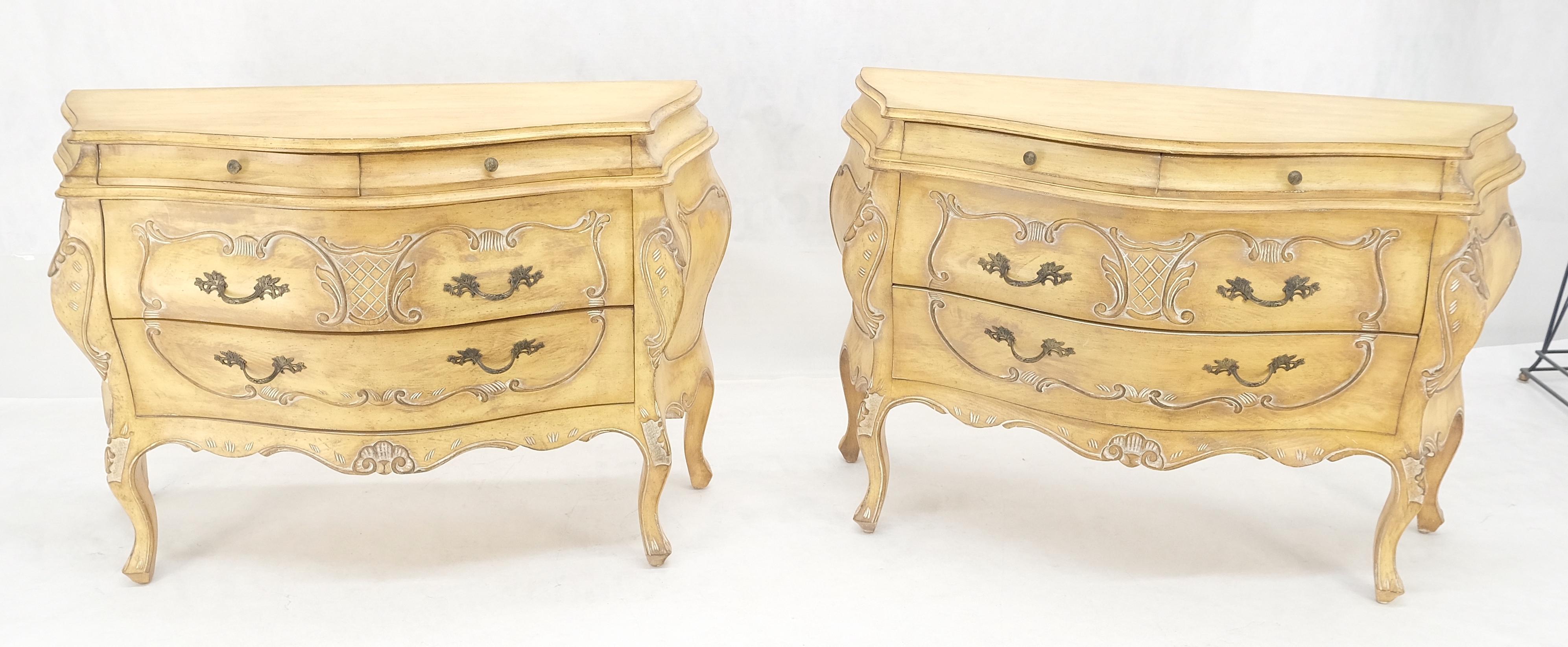 Coppia di comò decorativi italiani a 4 cassetti Finitura osso in vendita 9