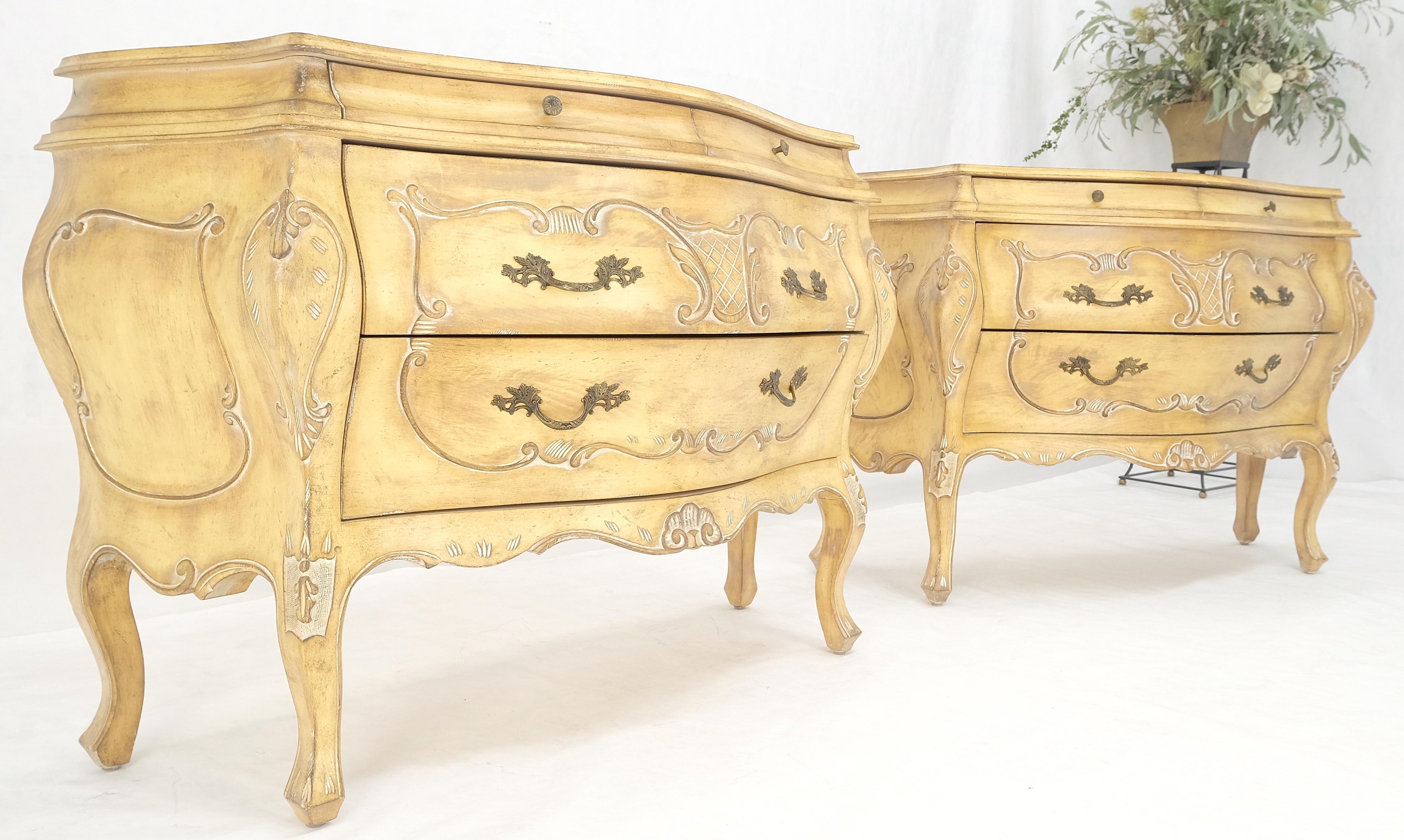 XX secolo Coppia di comò decorativi italiani a 4 cassetti Finitura osso in vendita