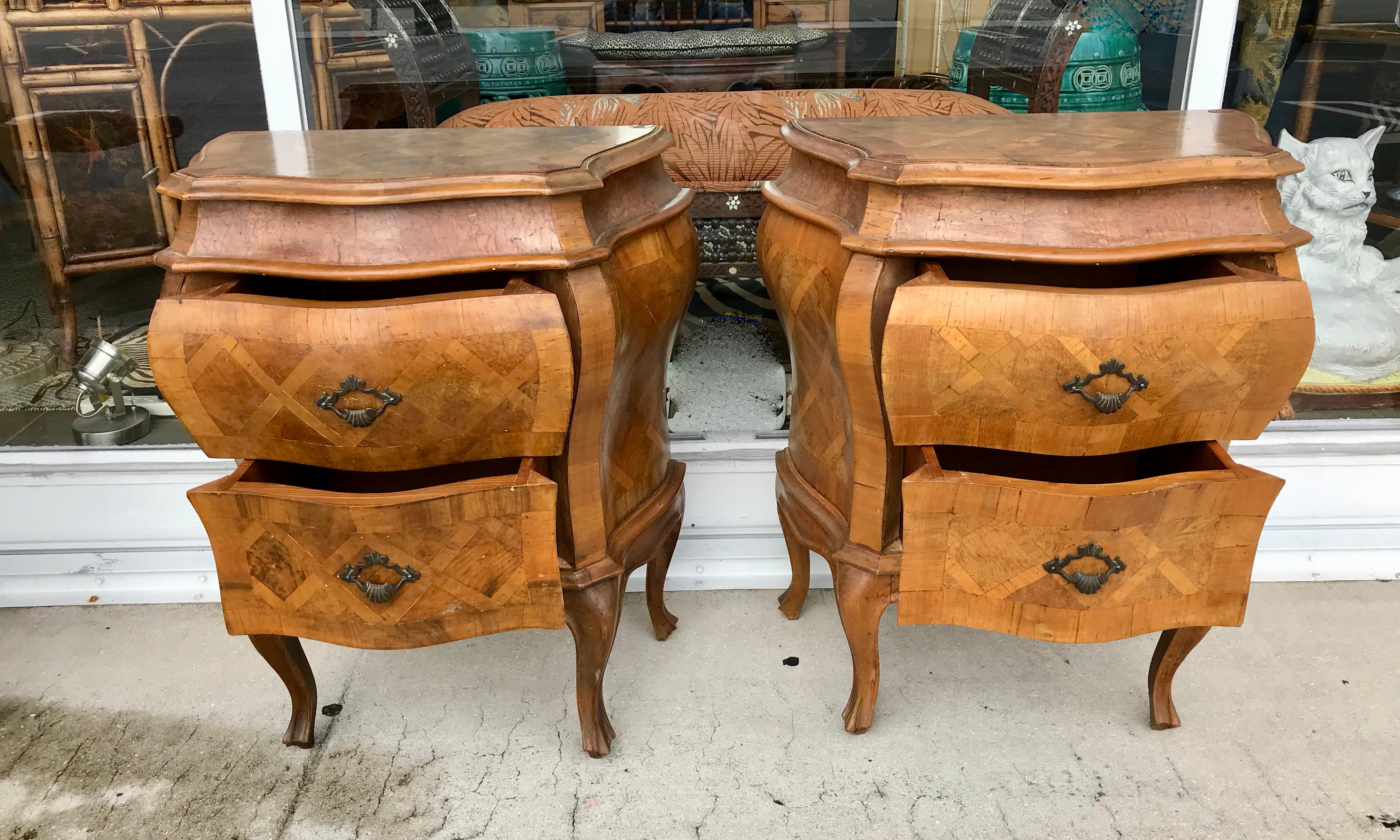 Pair of Italian Bombe' Chair-Side Commodes In Good Condition In West Palm Beach, FL