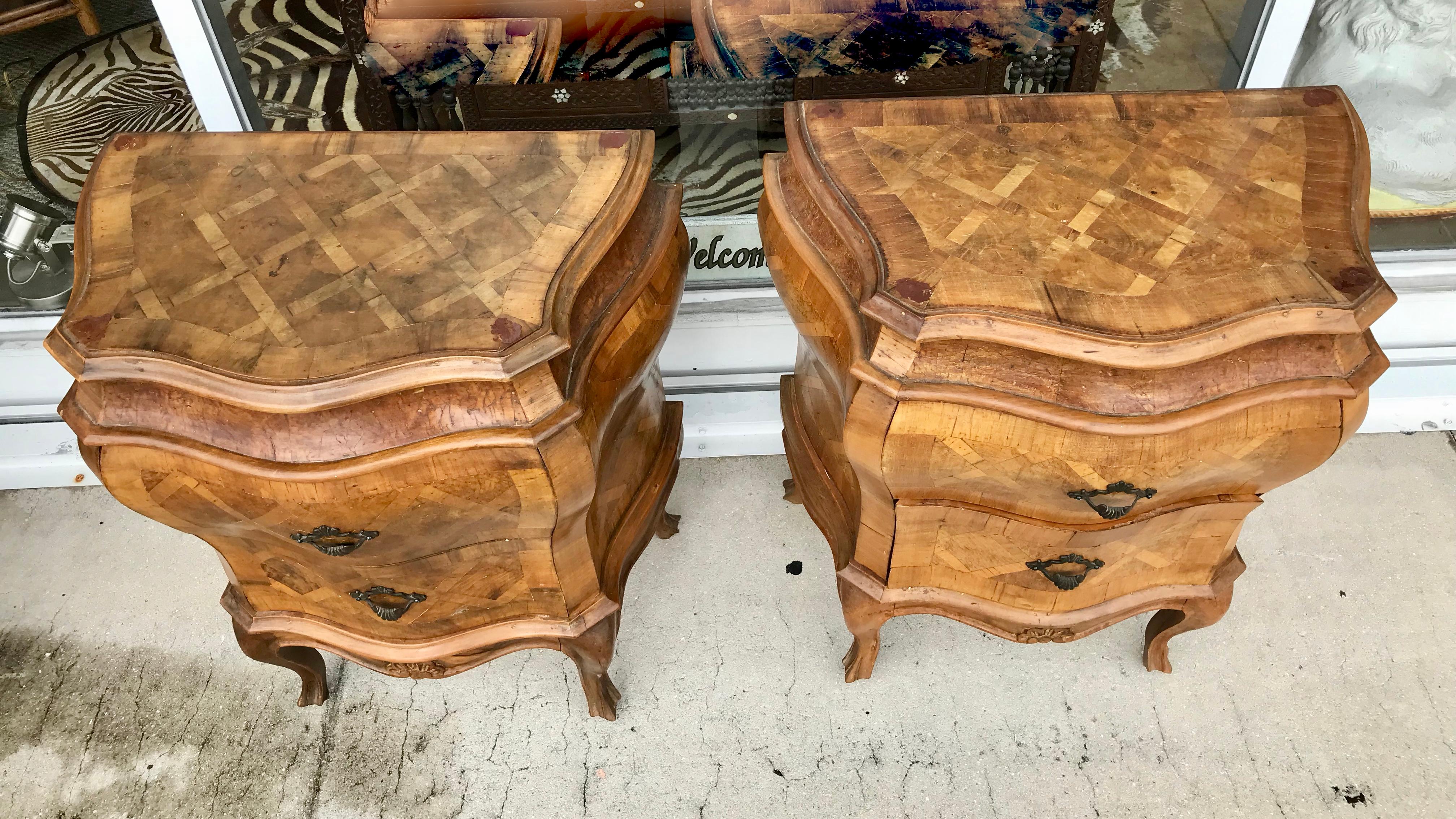 Wood Pair of Italian Bombe' Chair-Side Commodes