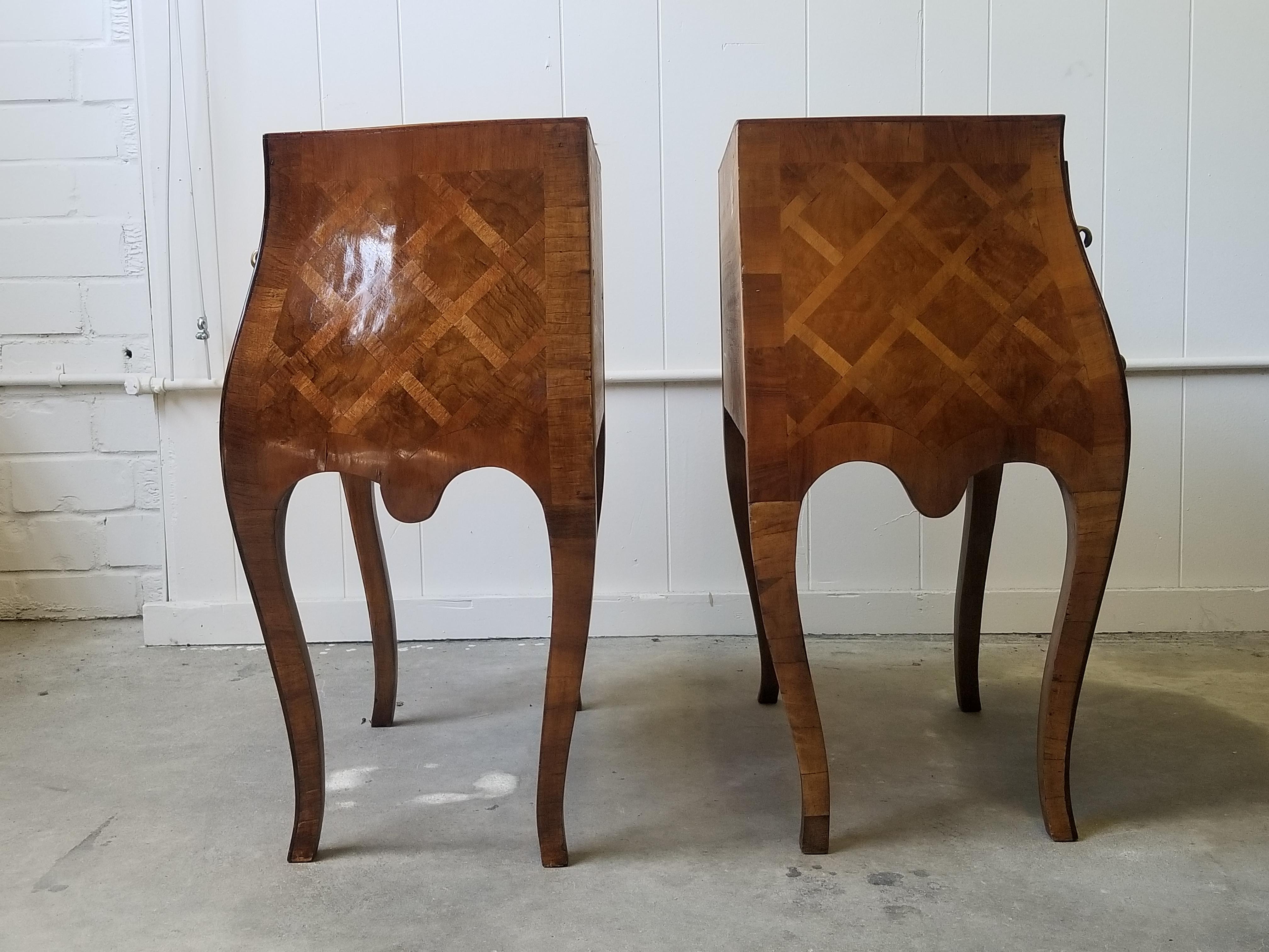 Pair of Italian Bombe Form and Marquetry Inlaid Commodinis  In Good Condition In Atlanta, GA