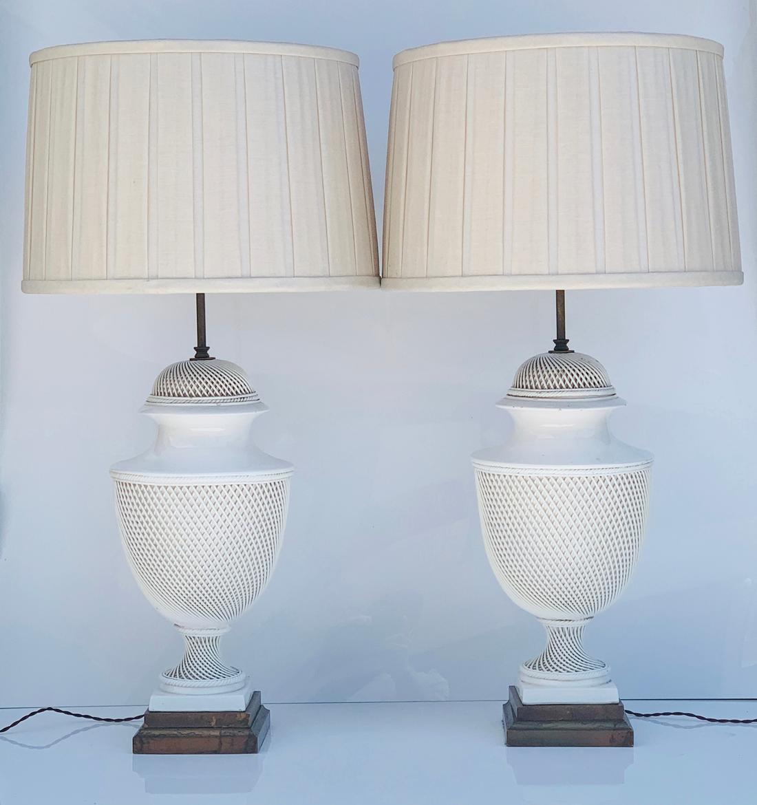 Pair of Italian Braided Ceramic Lamps With Gilded Base In Good Condition In Los Angeles, CA