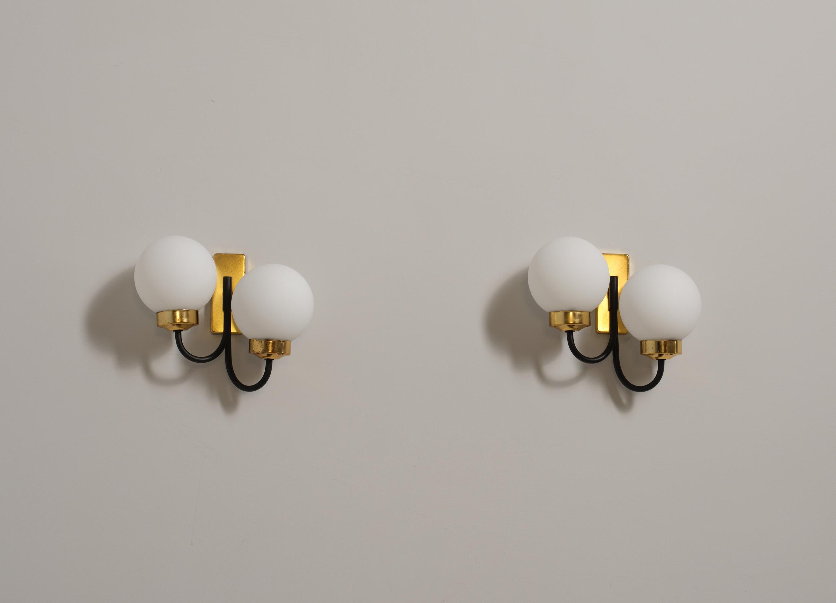 Pair of Italian Brass and Black Enamel Double-Globe Wall Sconces, 1950s (Italienisch) im Angebot