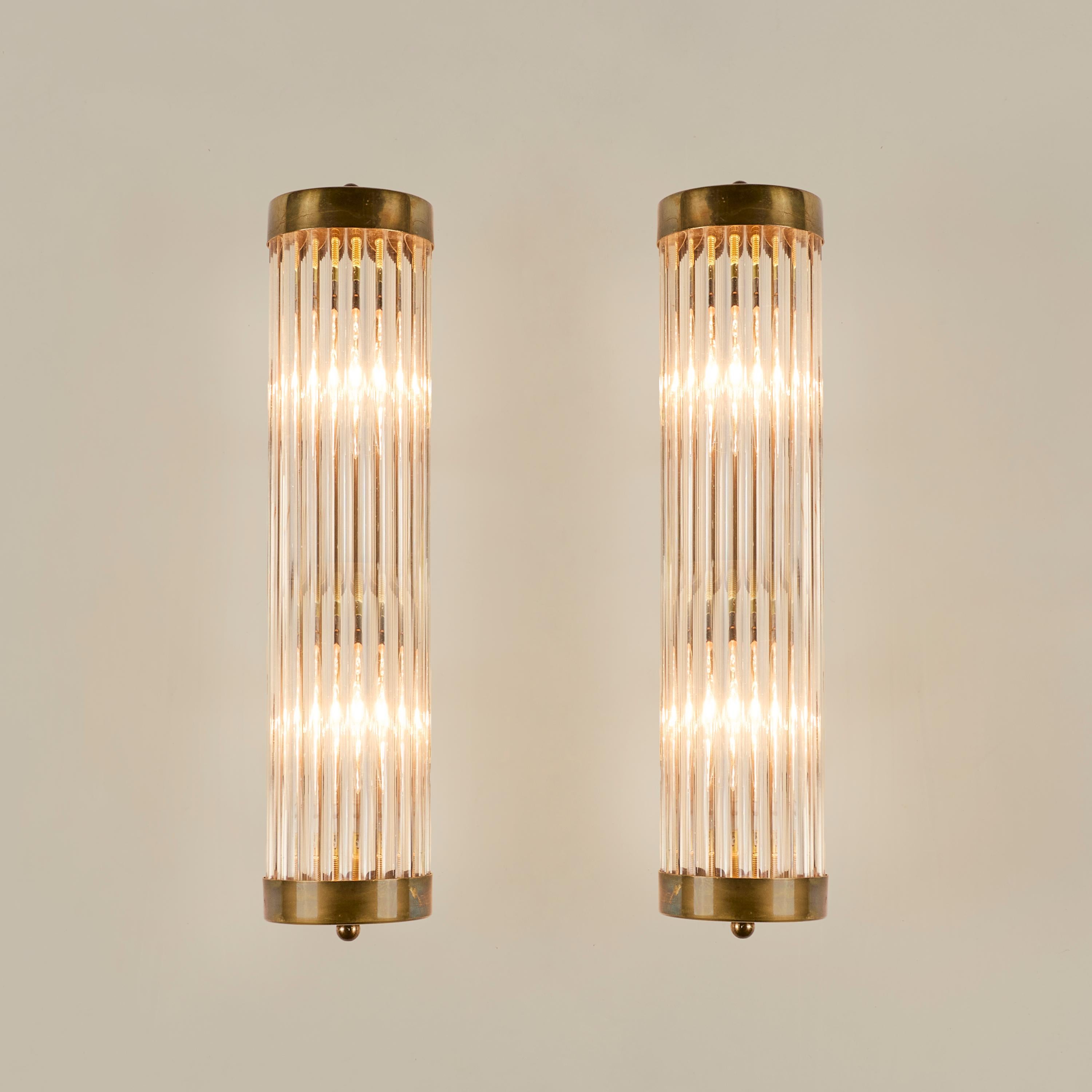 italien Paire d'appliques Art Deco en laiton et verre dans le style de Venini en vente