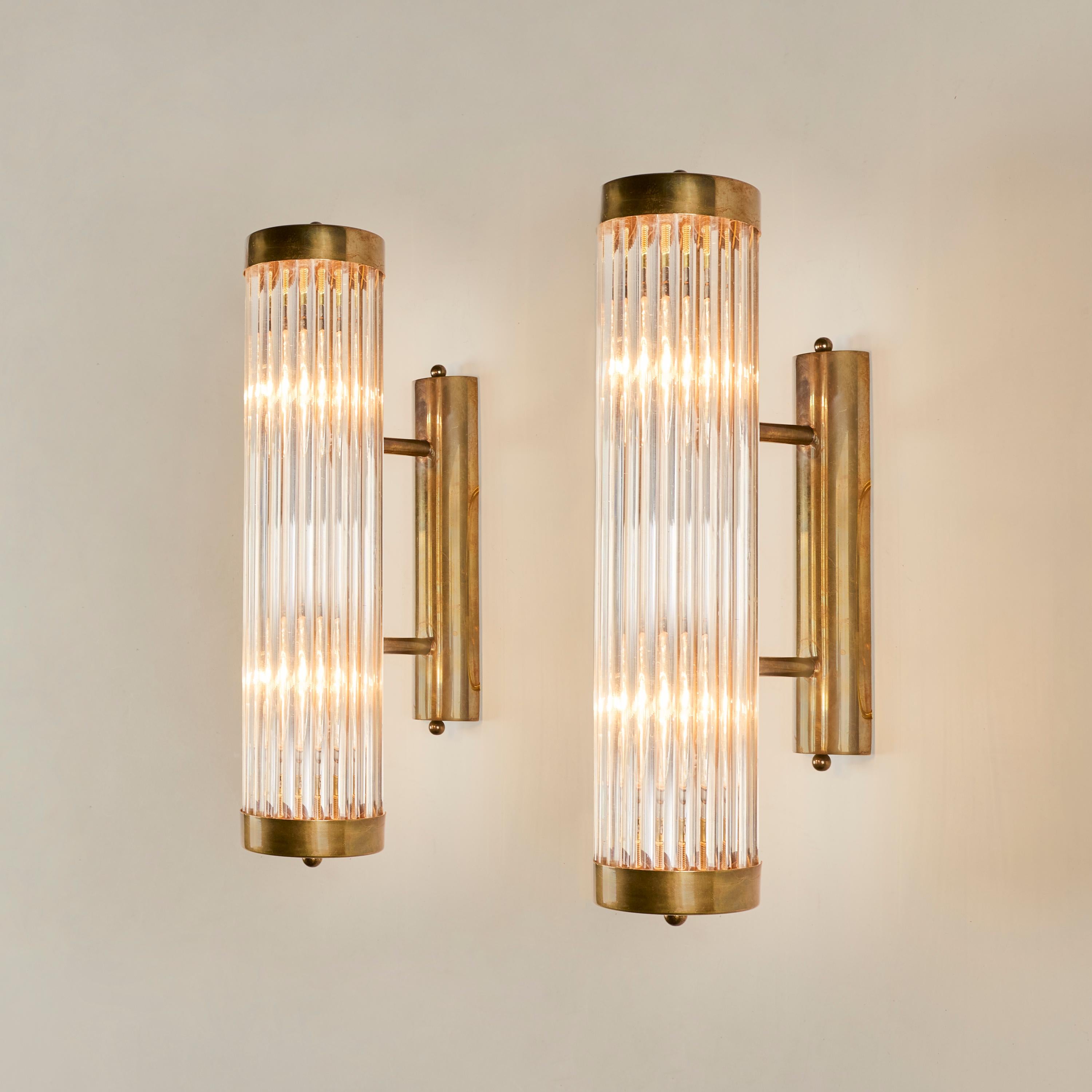 Paire d'appliques Art Deco en laiton et verre dans le style de Venini en vente 2