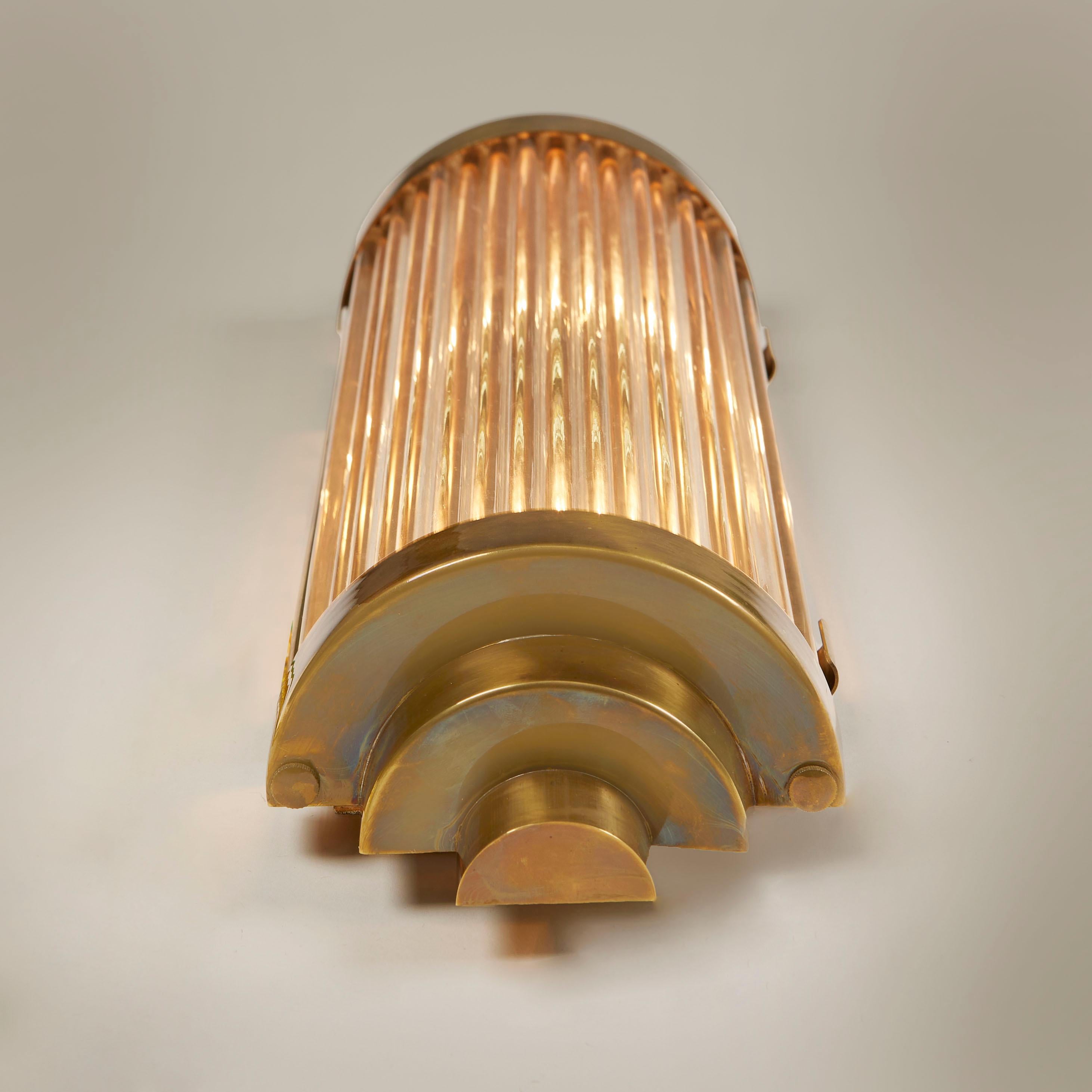 Paar italienische Messing und Glas Ravello Art Deco Style Wall Lights 2 Tier endet im Angebot 2