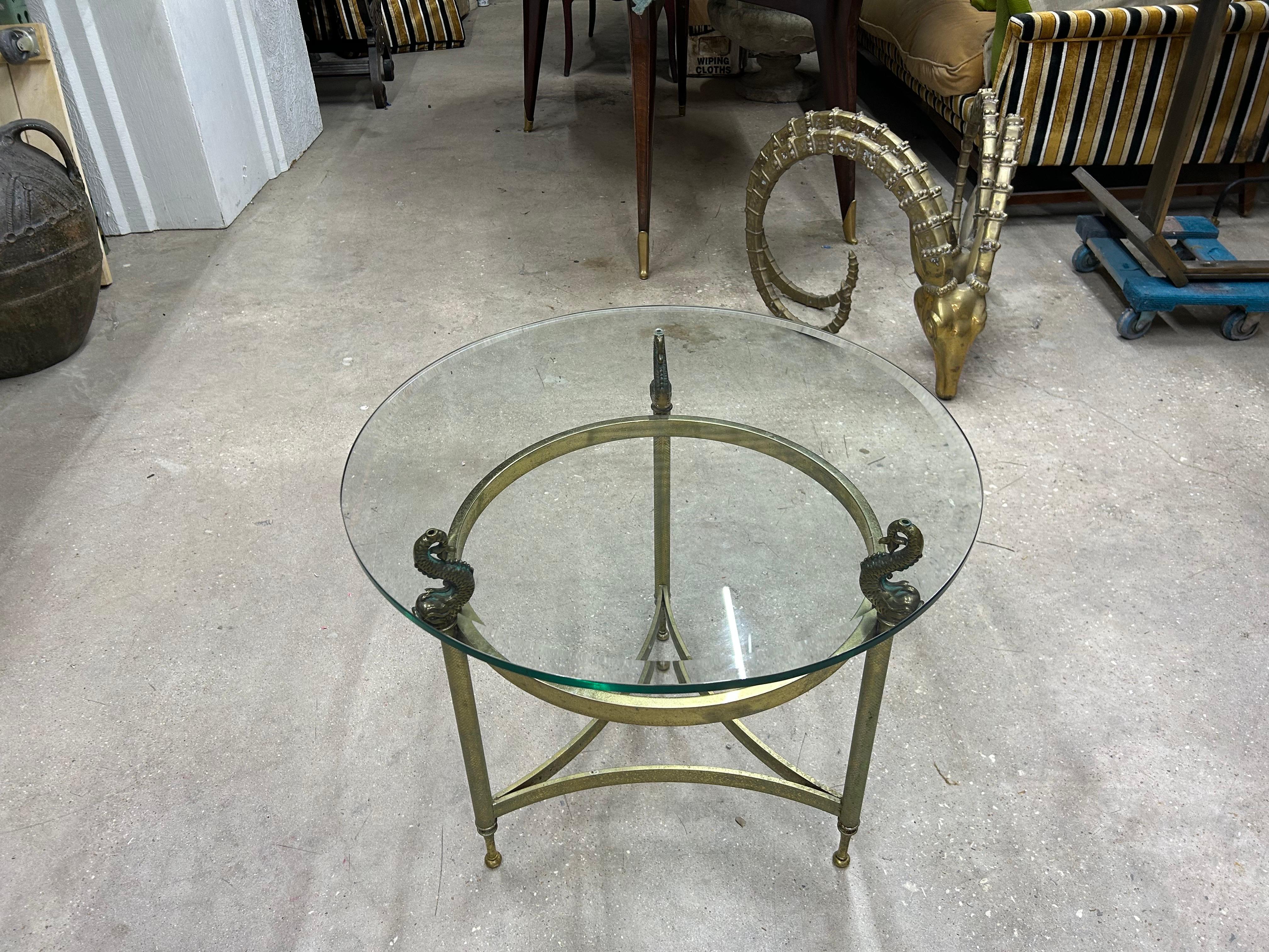 Pareja de mesas italianas de latón y cristal en venta 2