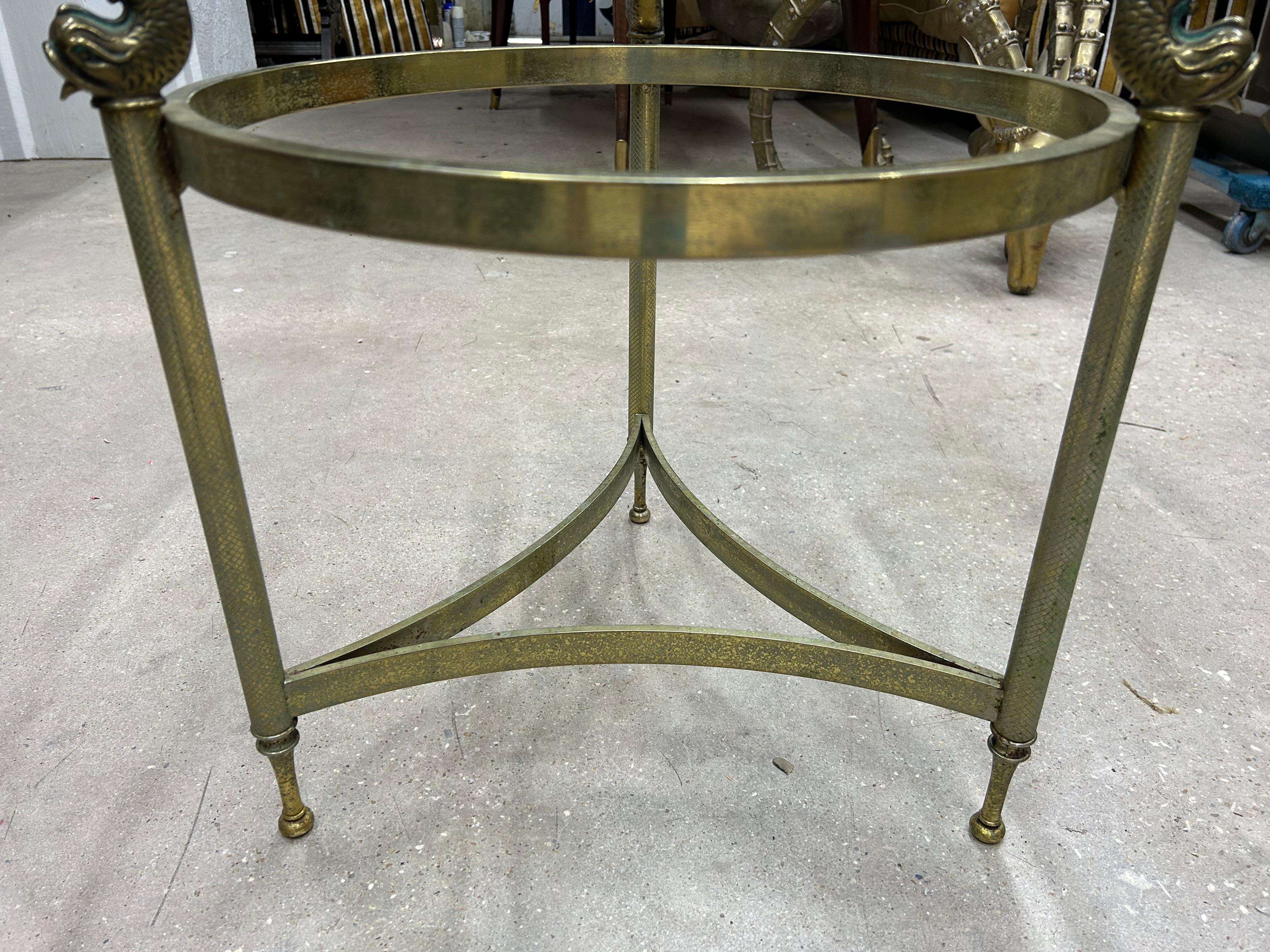 Pareja de mesas italianas de latón y cristal Italiano en venta