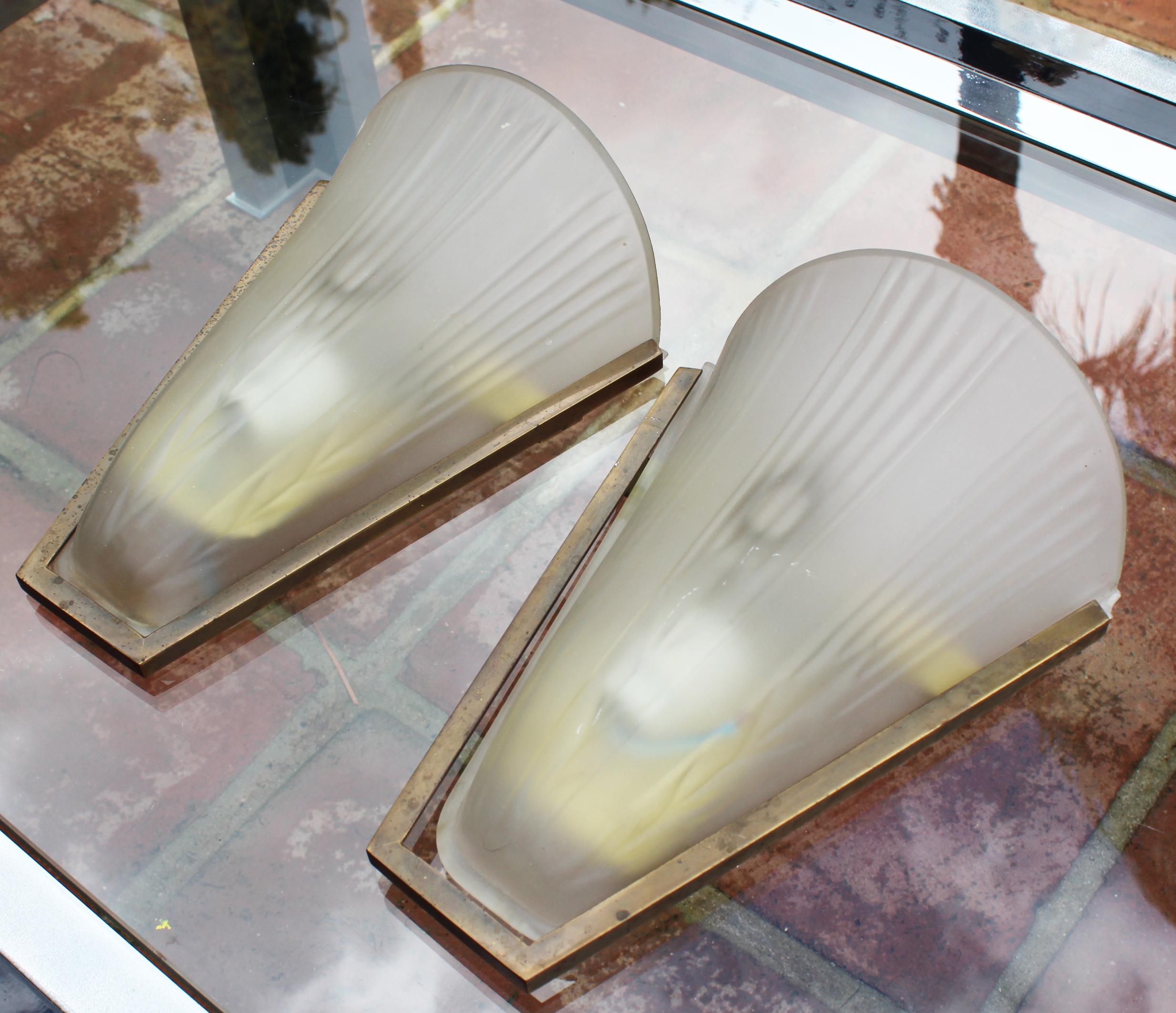 Pair of Italian Brass and Glass Wall Lamps, 1950s In Good Condition In Marbella, ES