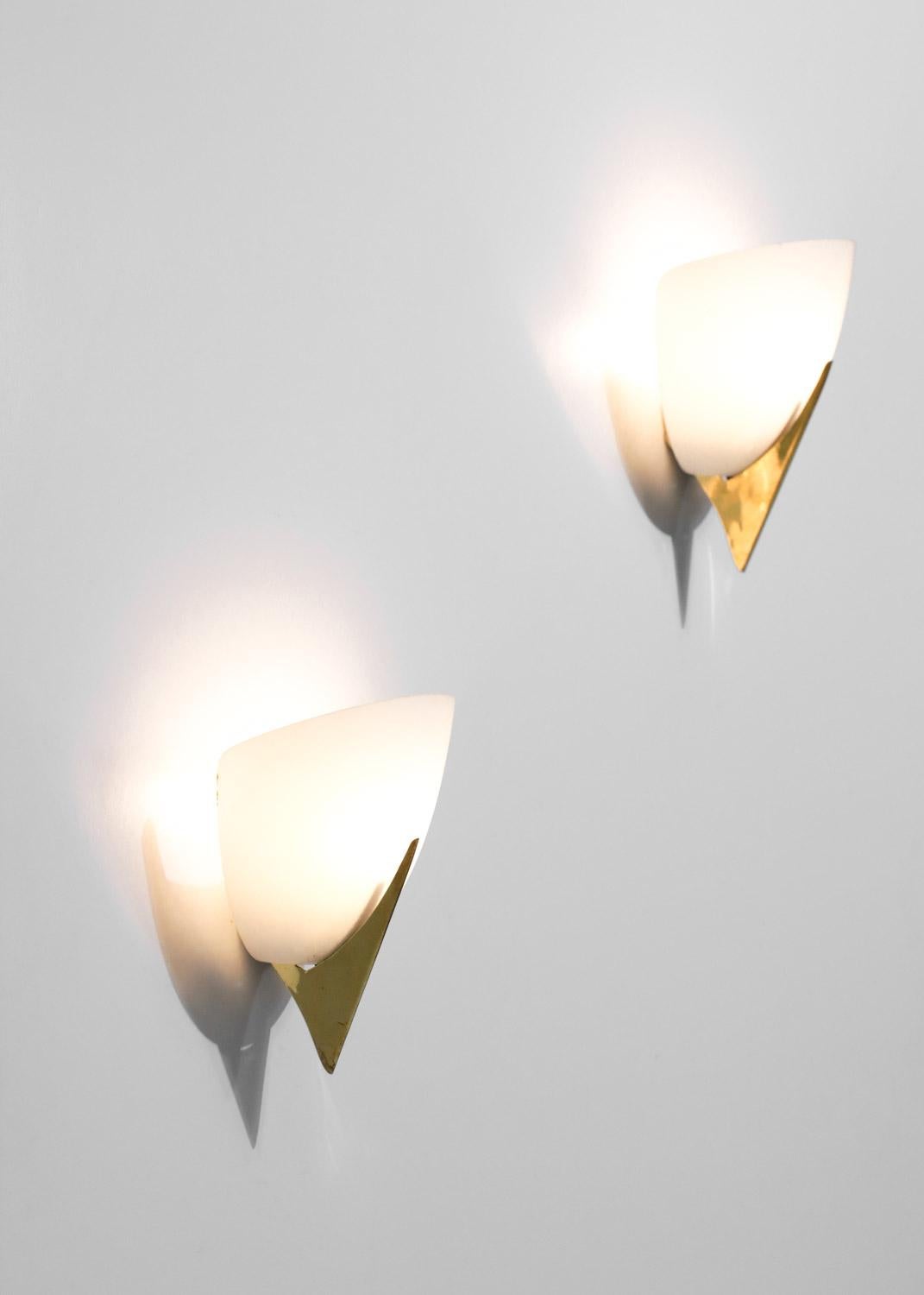 Pair of Italian Brass and Opaline Wall Lights from the 1960s/1970s 5