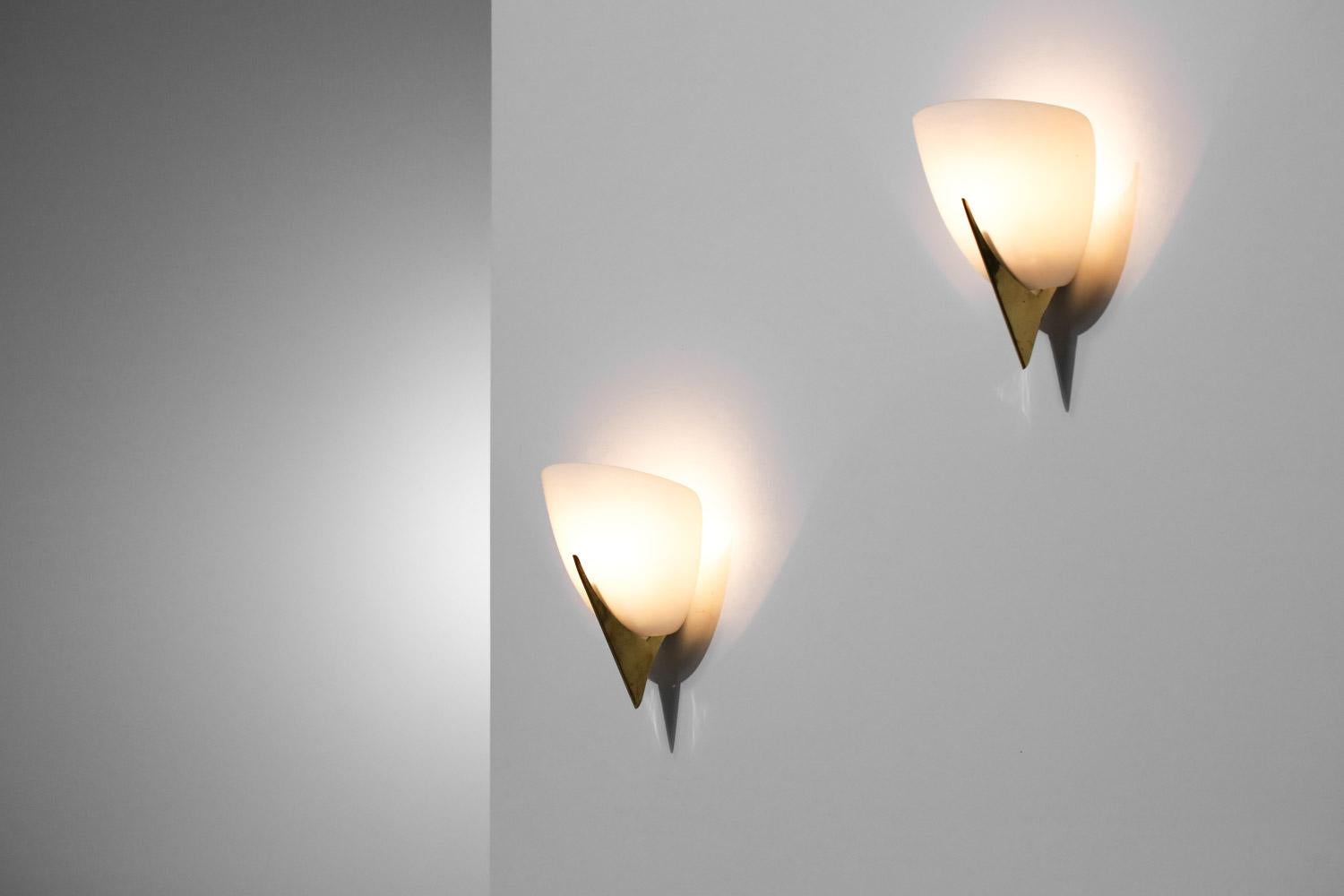 Mid-20th Century Pair of Italian Brass and Opaline Wall Lights from the 1960s/1970s