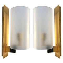 Coppia di applique italiane in ottone e vetro satinato