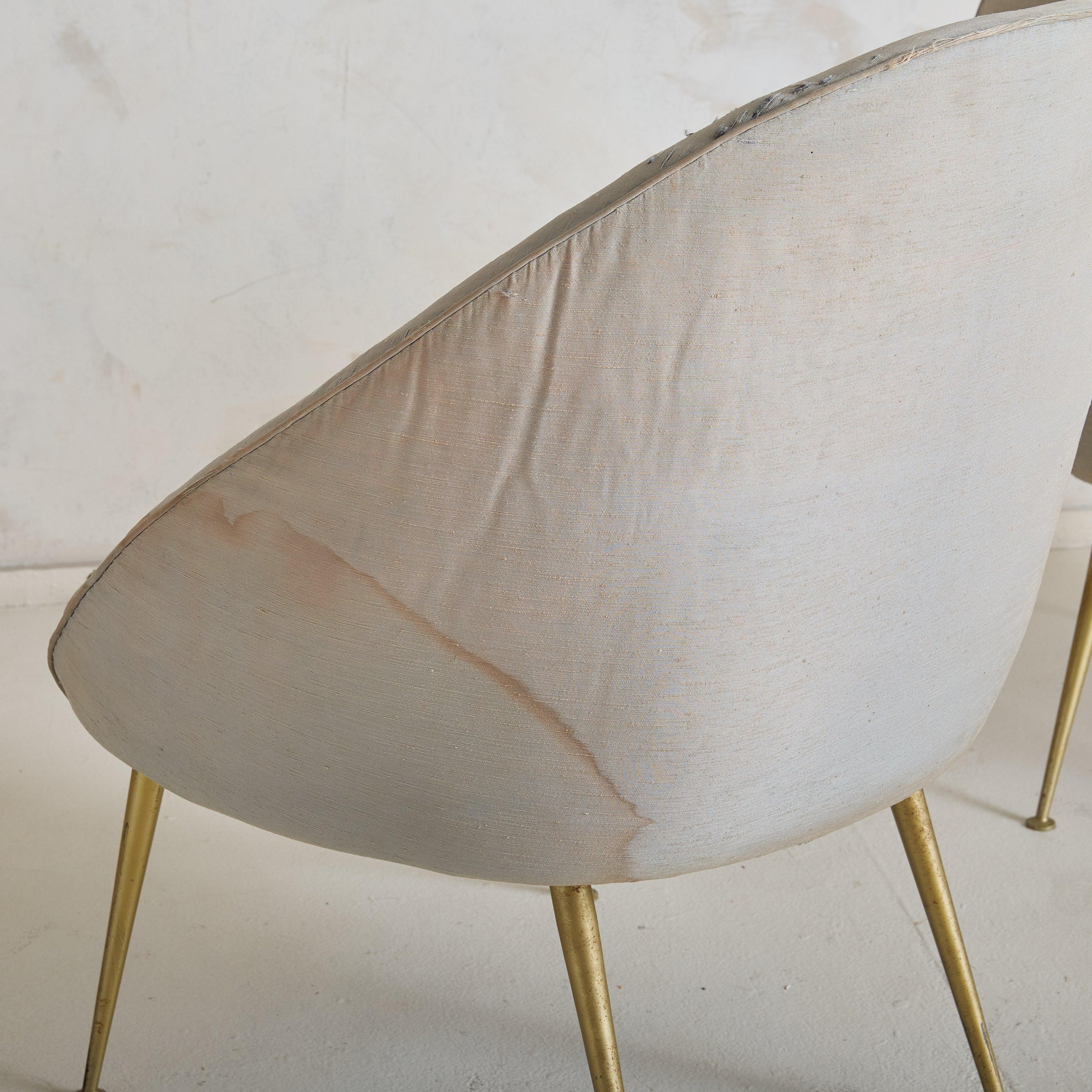 Pair of Italian Brass Leg Lounge Chairs in Original Upholstery, 1950s For Sale 4