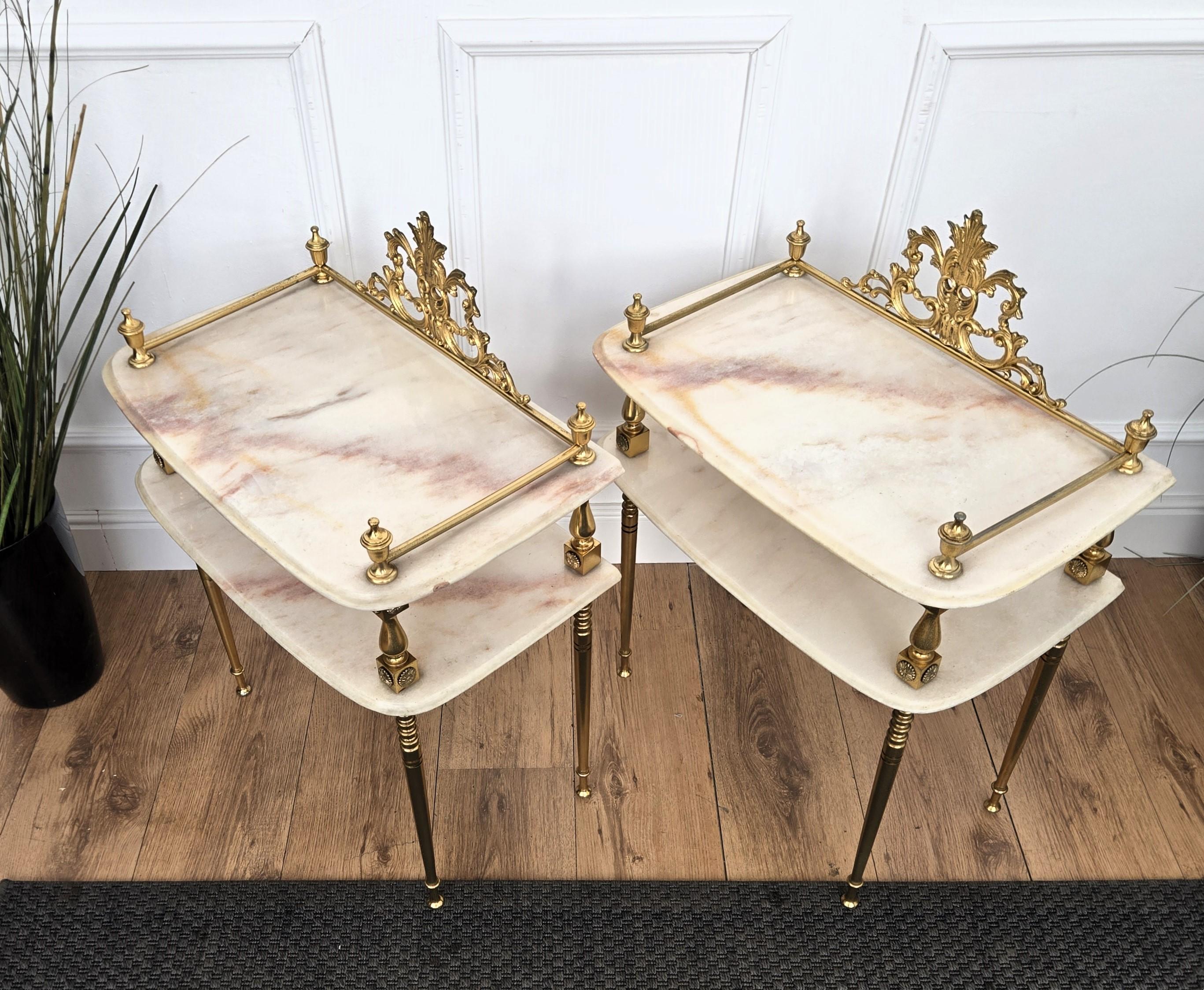 Paar italienische Messing Marmor MidCentury Art Deco Nachttische Bett Seite Ende Tische im Angebot 2