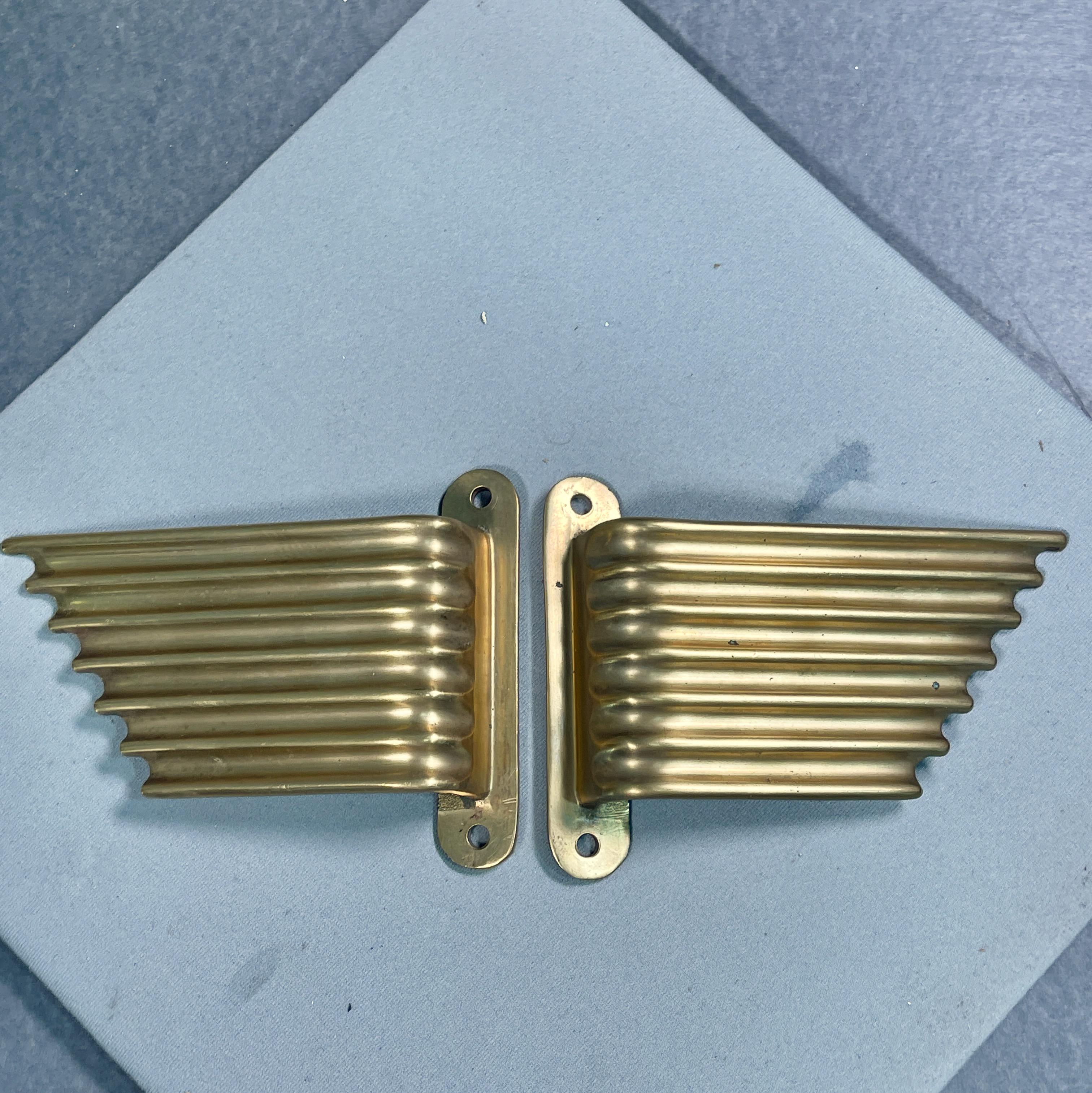 Mid-Century Modern Pair of Italian Brass Wing Form Door Pulls For Sale