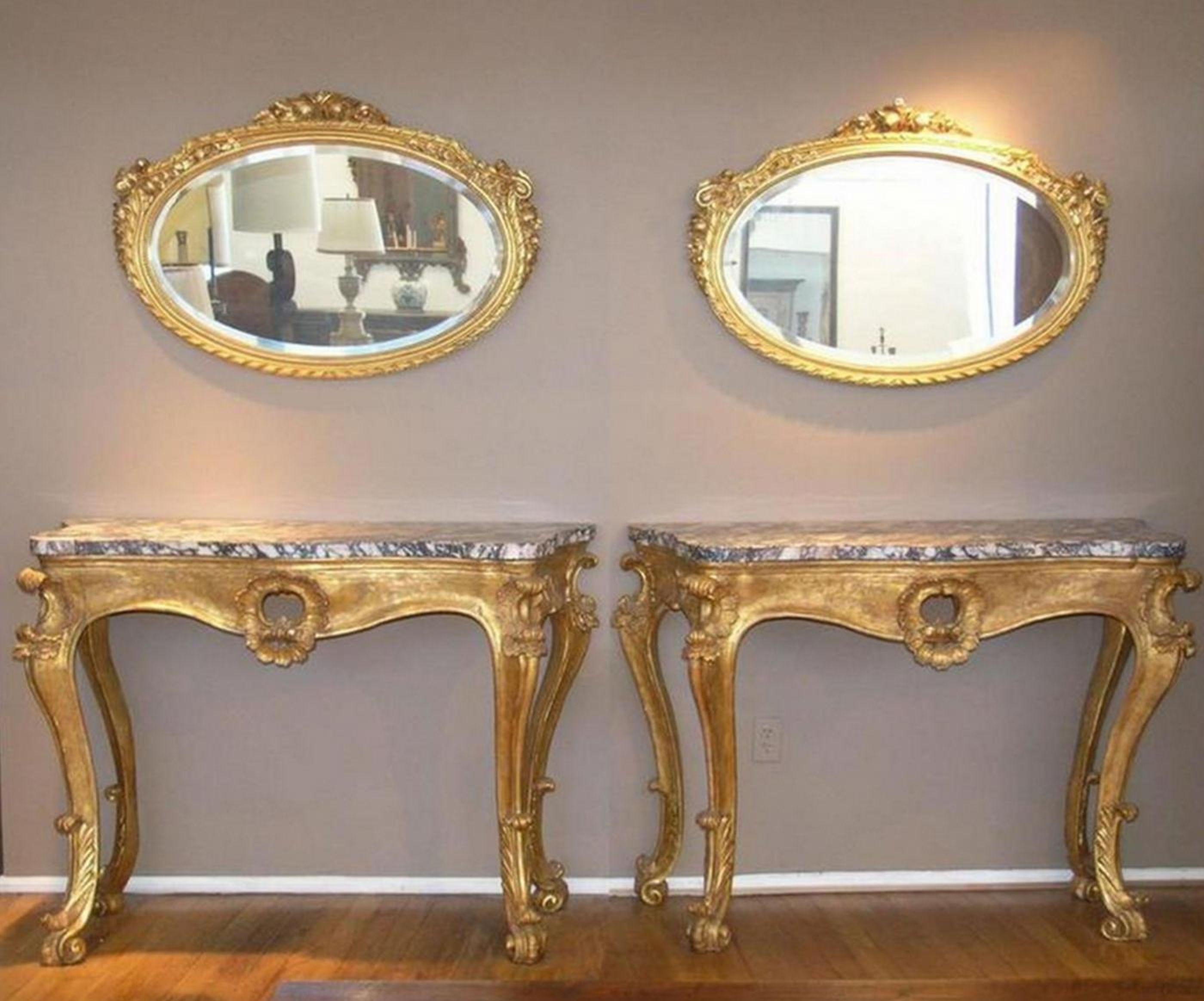 Paar italienische Konsolen aus Breccia-Marmor und Giltwood im Angebot 5