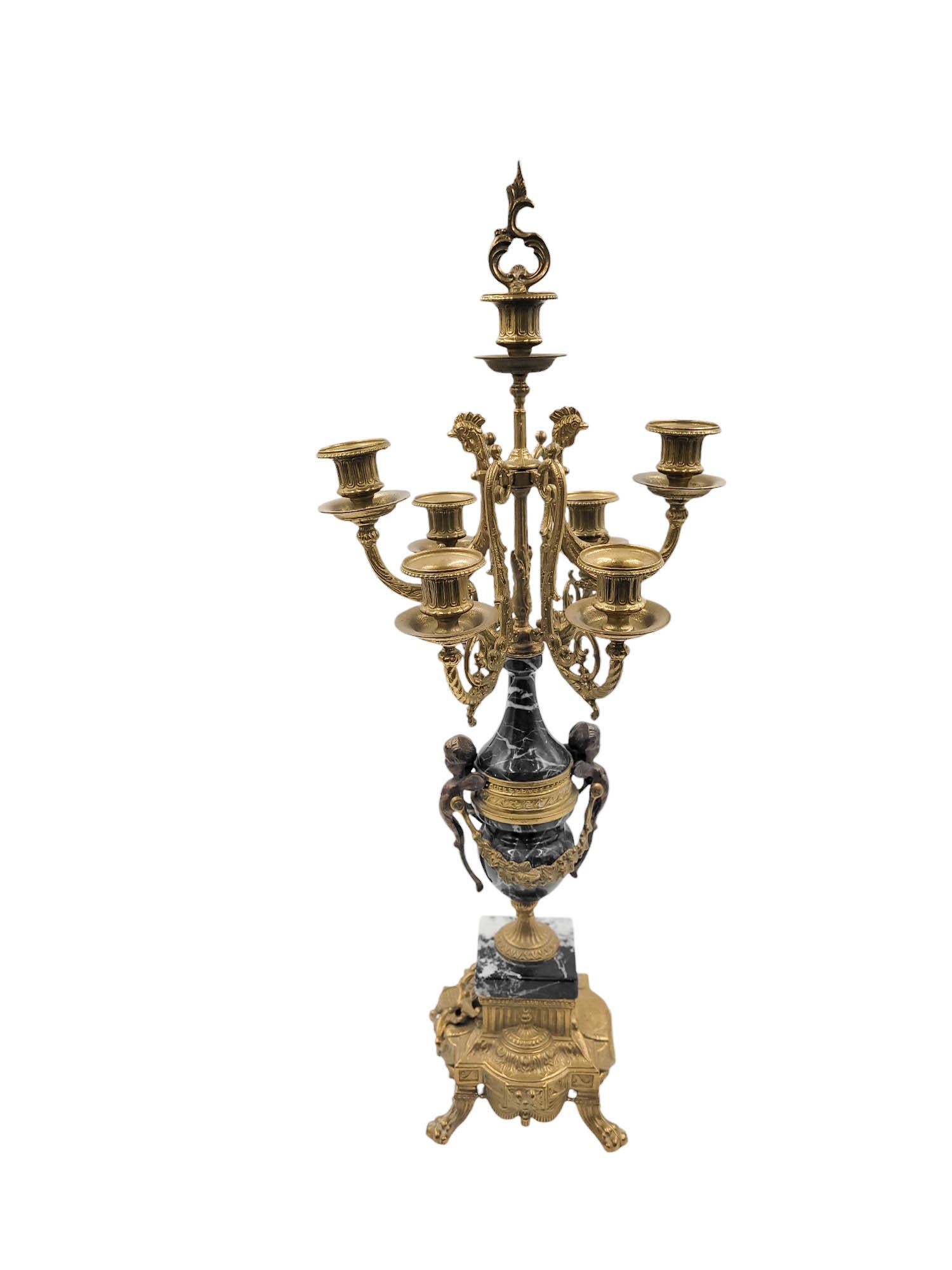 Rococo Paire de candélabres italiens en bronze et marbre noir Brevettato en vente