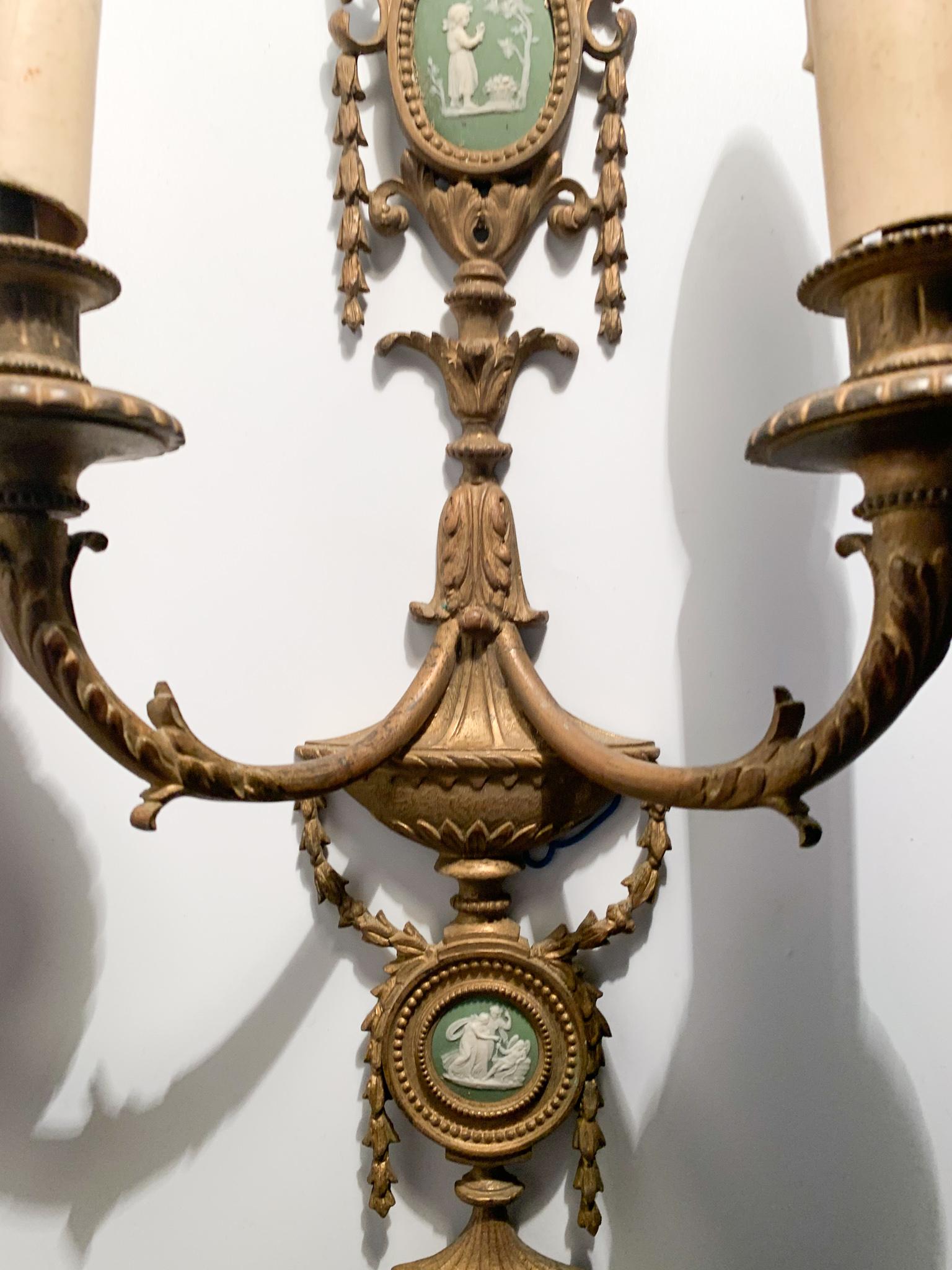 Paar italienische Bronze- und Cammeo-Applikationen aus den 1800er Jahren im Angebot 1