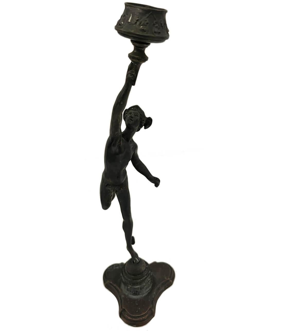 Paar italienische Bronze-Kerzenständer (Italienisch) im Angebot