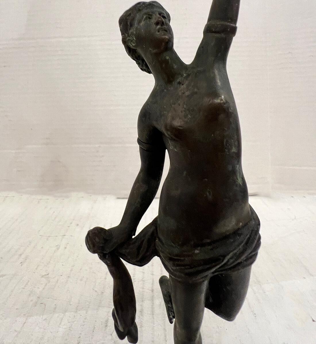 Paar italienische Bronze-Kerzenständer im Zustand „Gut“ im Angebot in New York, NY