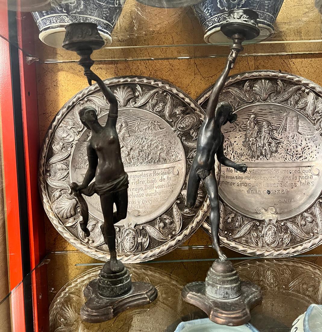 Paar italienische Bronze-Kerzenständer im Angebot 1