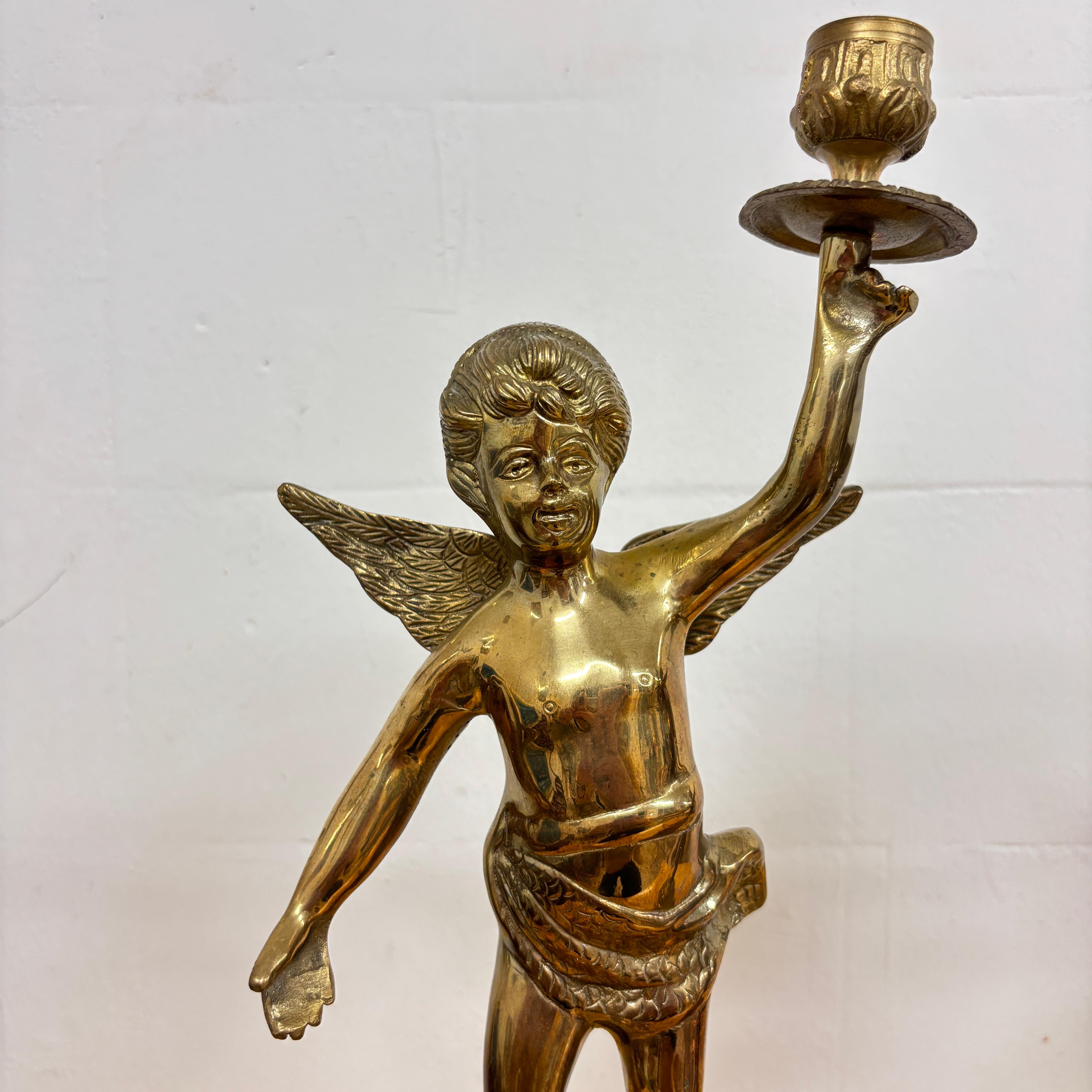 Paire de chandeliers italiens en bronze avec chérubin, milieu du 20e siècle en vente 4