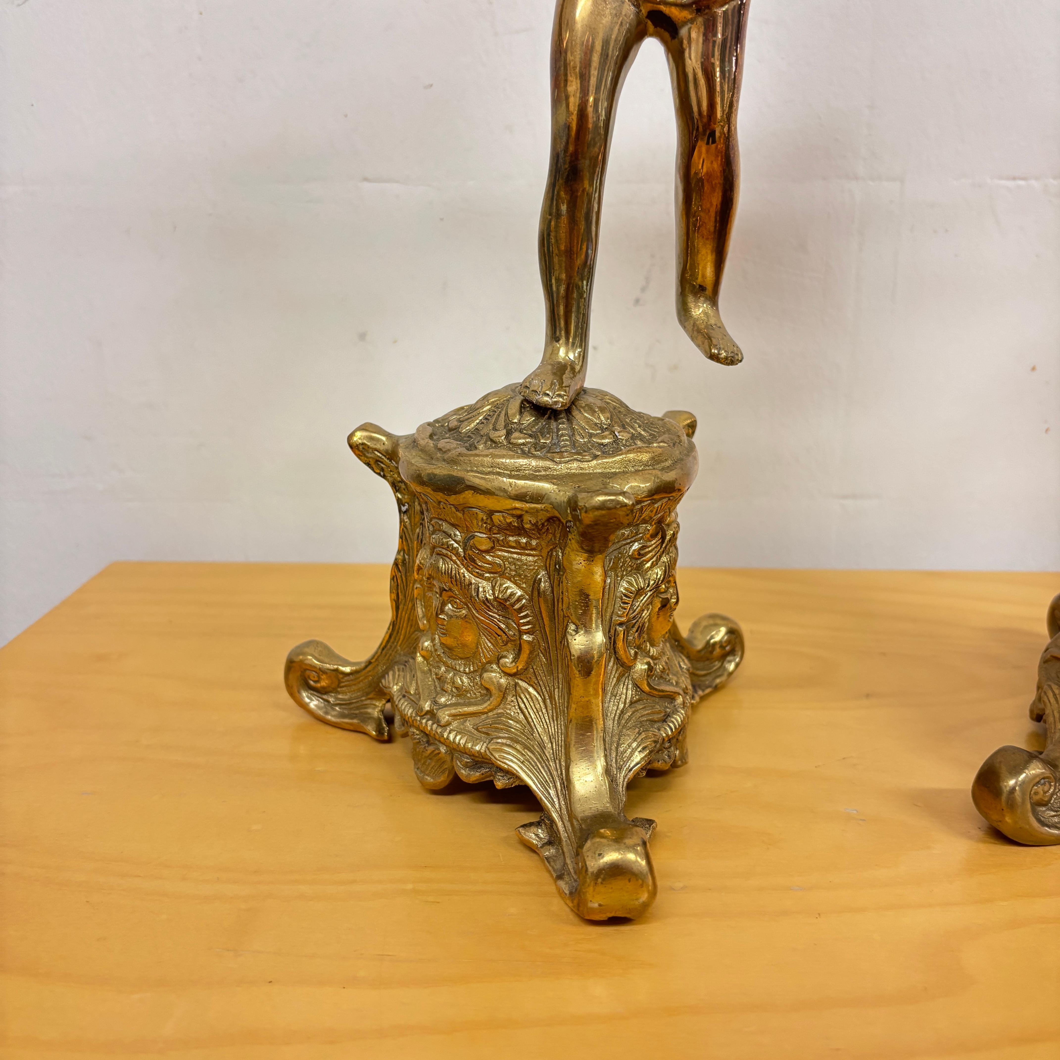 Paire de chandeliers italiens en bronze avec chérubin, milieu du 20e siècle en vente 6