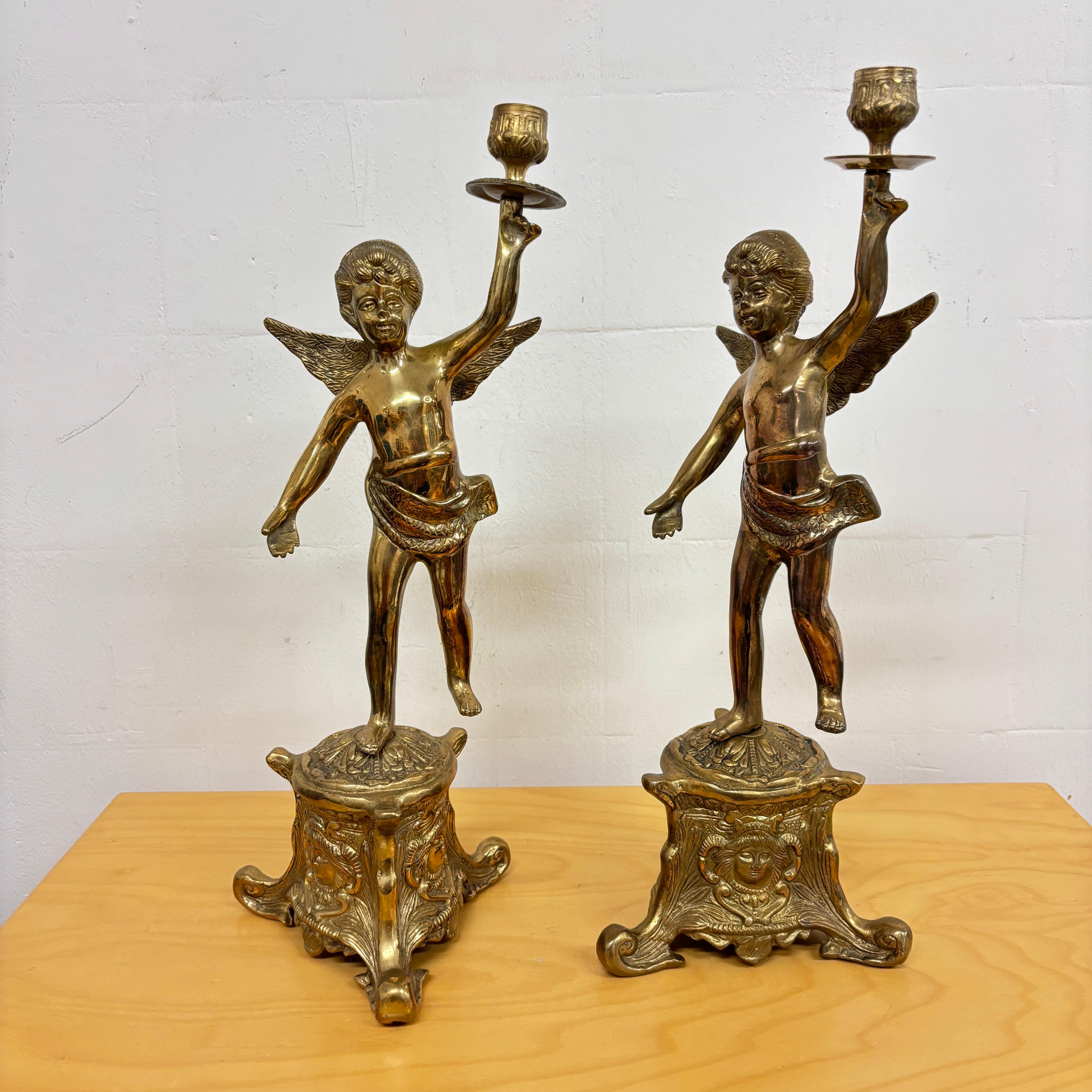 Paire de chandeliers italiens en bronze avec chérubin, milieu du 20e siècle en vente 3