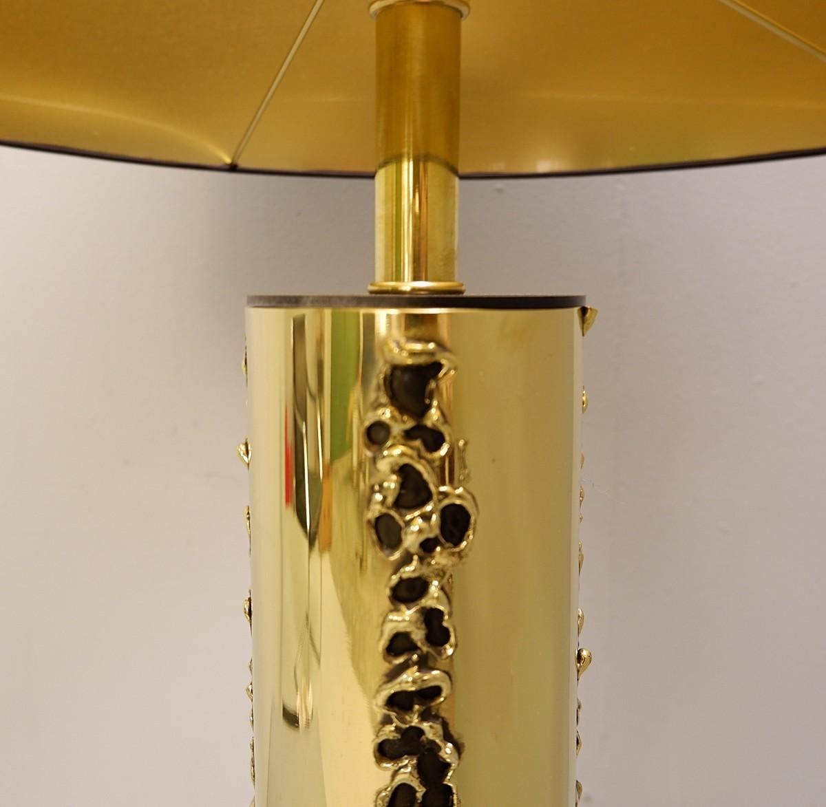 Contemporary Pair of Italian Brutalist Brass Table Lamps For Sale