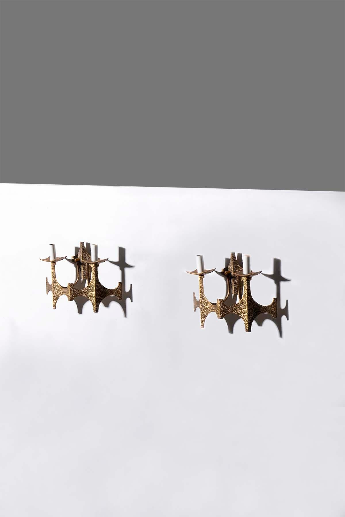 Brutalist Pair of Italian brutalist brass wall lamps For Sale