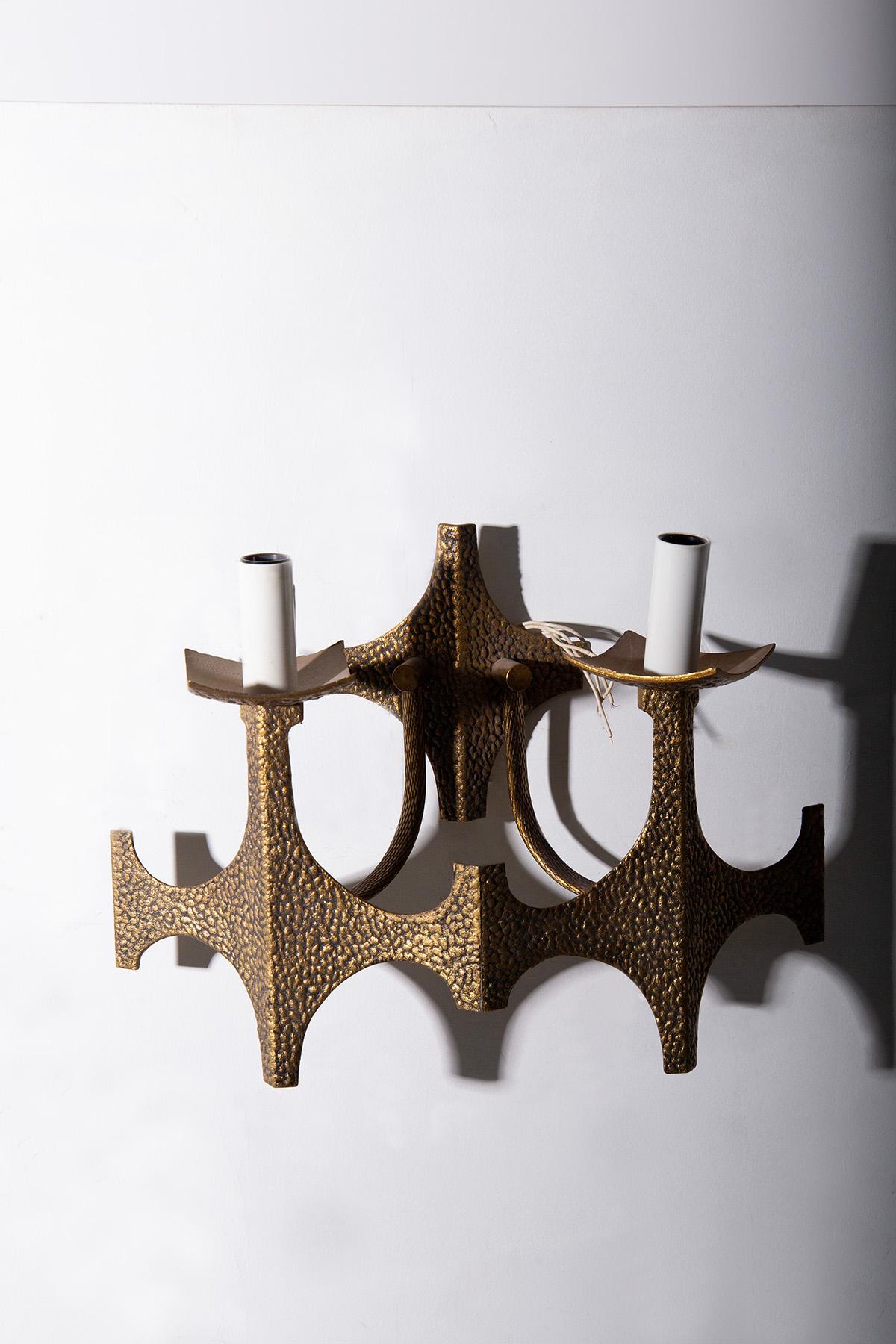 Pair of Italian brutalist brass wall lamps In Good Condition For Sale In Milano, IT