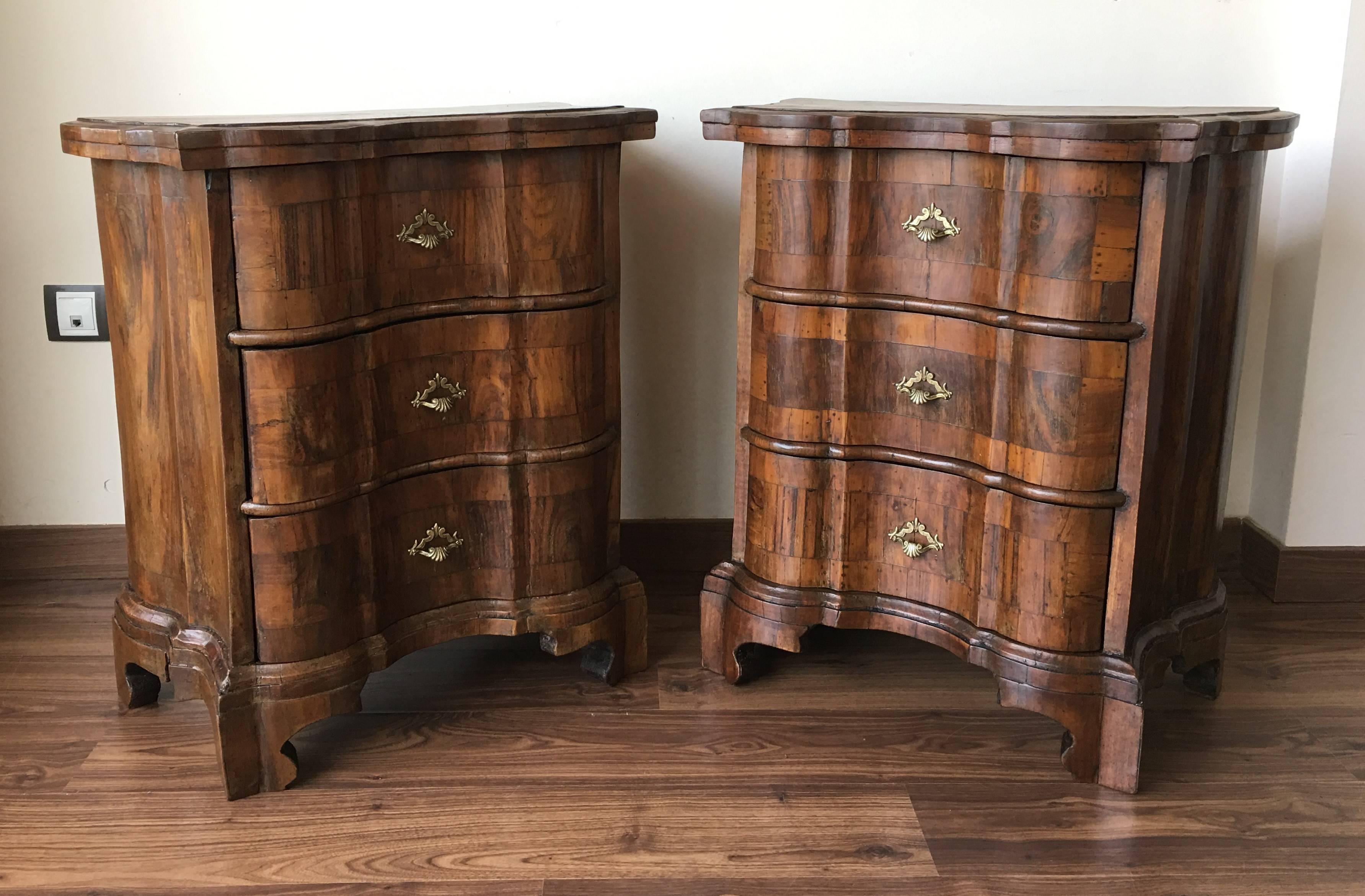 Pair of Italian Burl Walnut and Fruitwood Bedside Commodes, 19th Century In Excellent Condition In Miami, FL