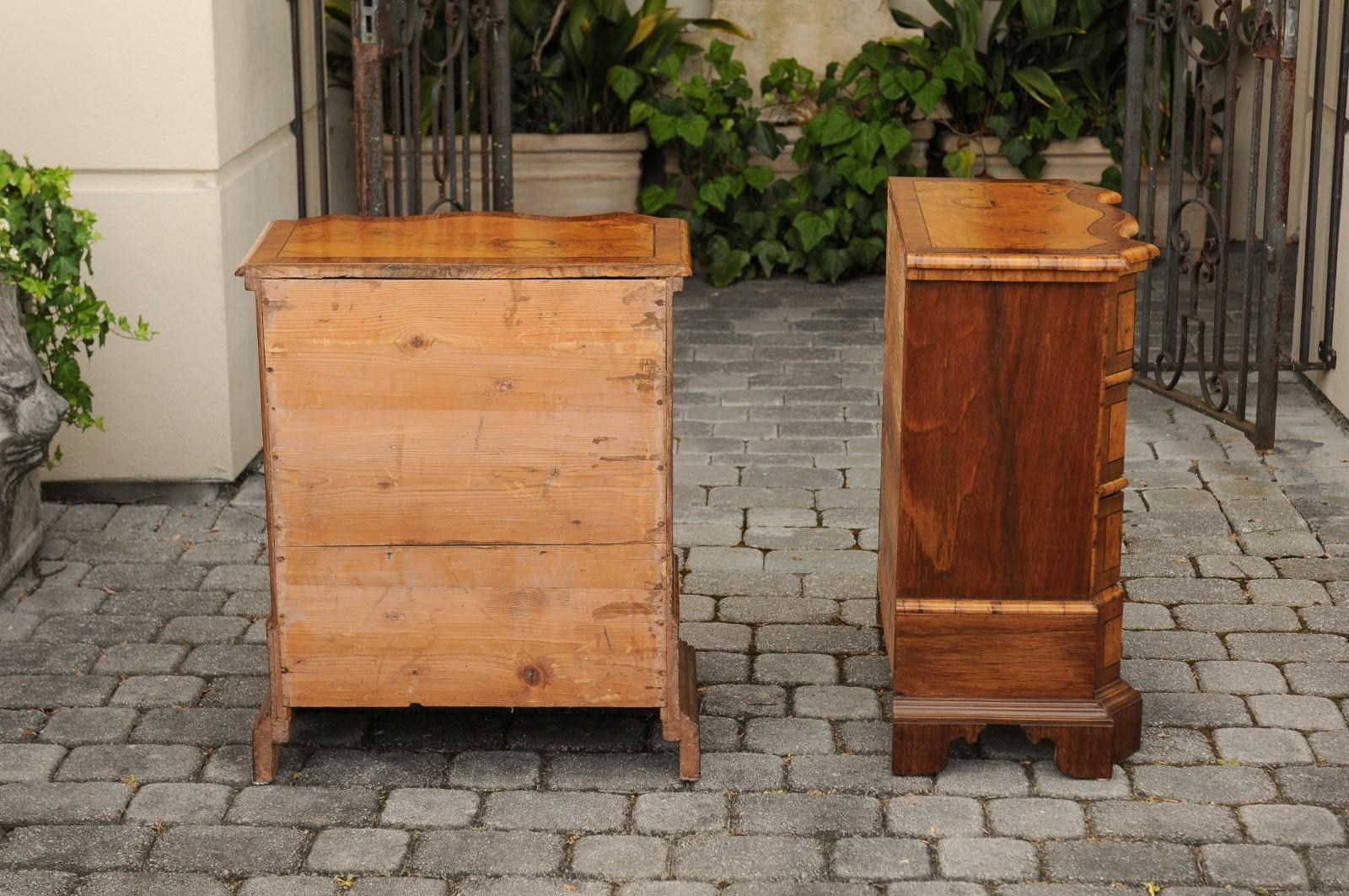 Pair of Italian Burl Walnut Bedside Commodes with Serpentine Front, circa 1890 In Good Condition In Atlanta, GA