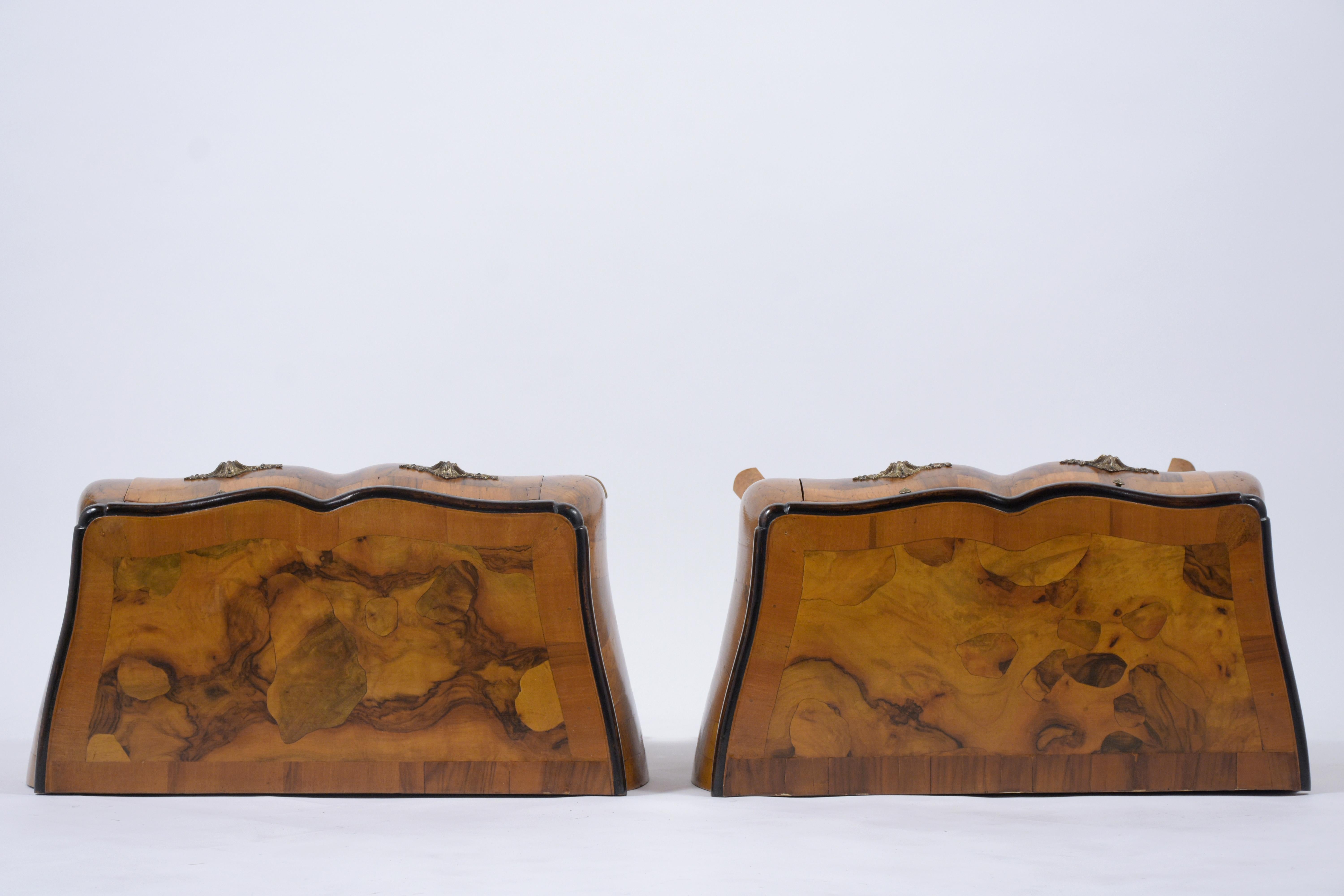 Pair of Italian Burl Nightstands 8