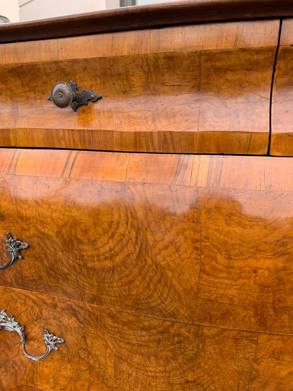 Pair of Italian Burled Olive Wood Bombe Four-Drawer Chests, circa 1950-1960s 15