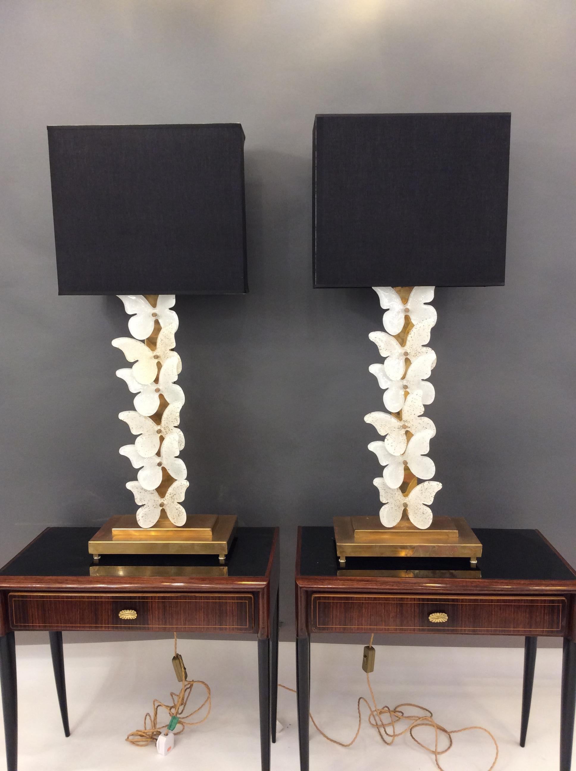A pair of highly decorative Italian table lamps “BUTTERFLY” in Murano glass with gold and silver leaf inclusion mounted on brass structure a base. Both the table lamps have been rewired to European standard with all new fittings Edson screw bulb
