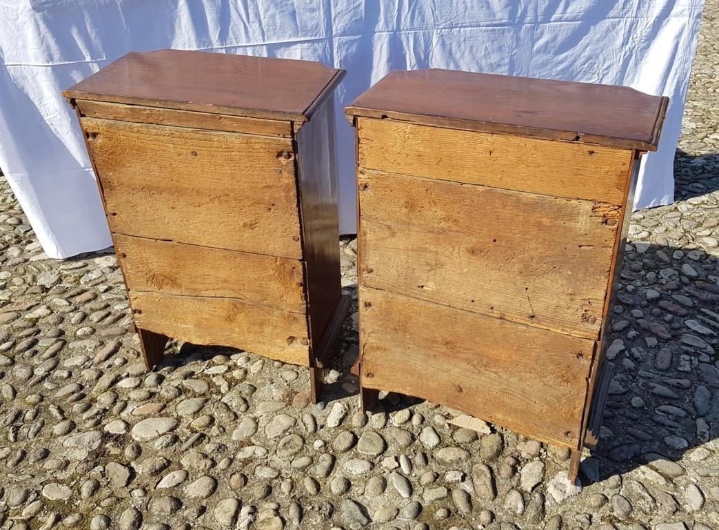 Pair of Italian Cabinets, Italy 18th Century, Italian Bedside Chest of Drawers For Sale 6